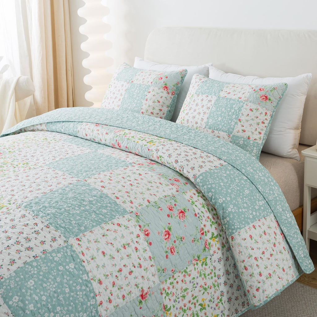 Soul & Lane Whispering Flowers Cotton Quilt Set - Queen Size With 2 Shams, White And Blue Pieced Patchwork Design, Country Flora