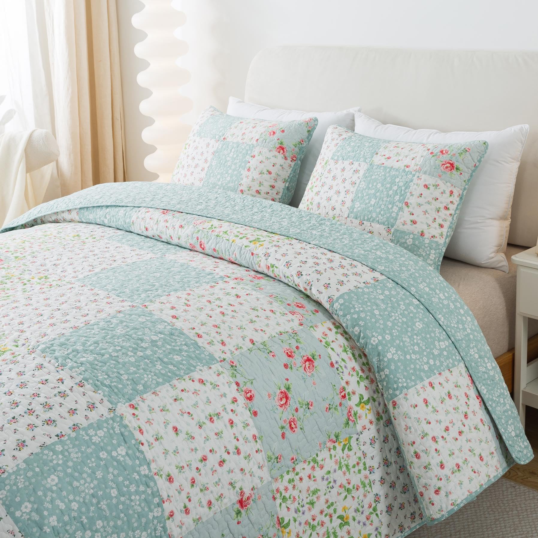 Soul & Lane Whispering Flowers Cotton Quilt Set - Queen Size With 2 Shams, White And Blue Pieced Patchwork Design, Country Flora