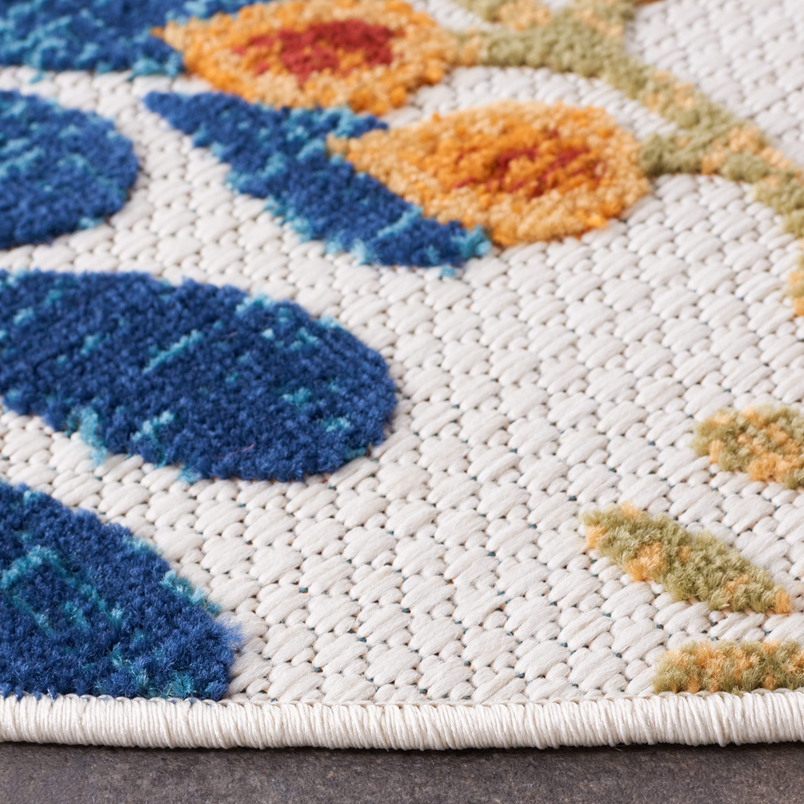 Safavieh Cabana Collection Area Rug - 6'7' Round, Creme & Red, Floral Design, Non-Shedding & Easy Care, Indoor/Outdoor & Washable-Ideal For Patio, Backyard, Mudroom (Cbn832A)