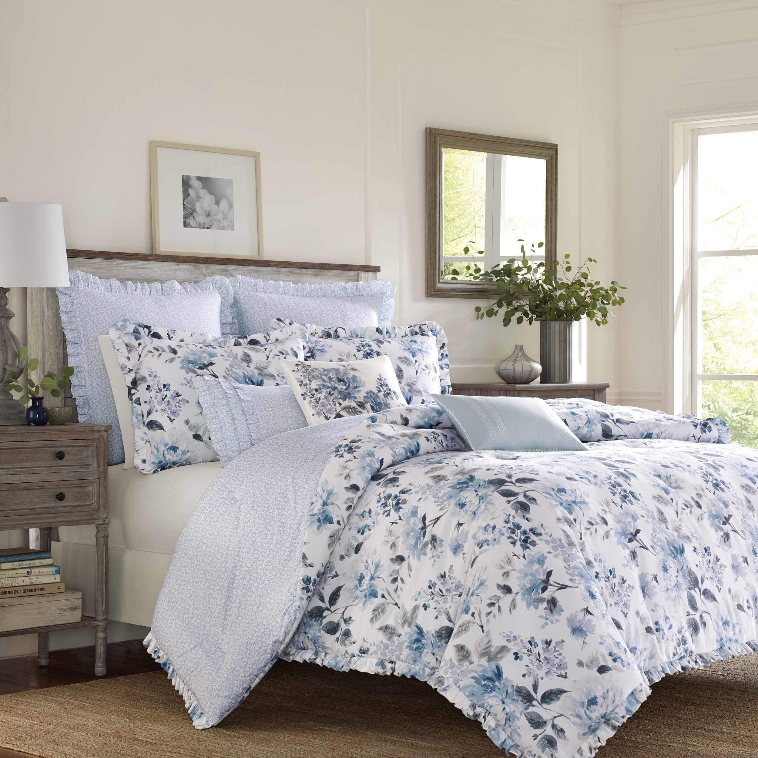 Laura Ashley Home - Queen Comforter Set, Reversible Cotton Bedding With Matching Shams, Stylish Home Decor For All Seasons (Chlo