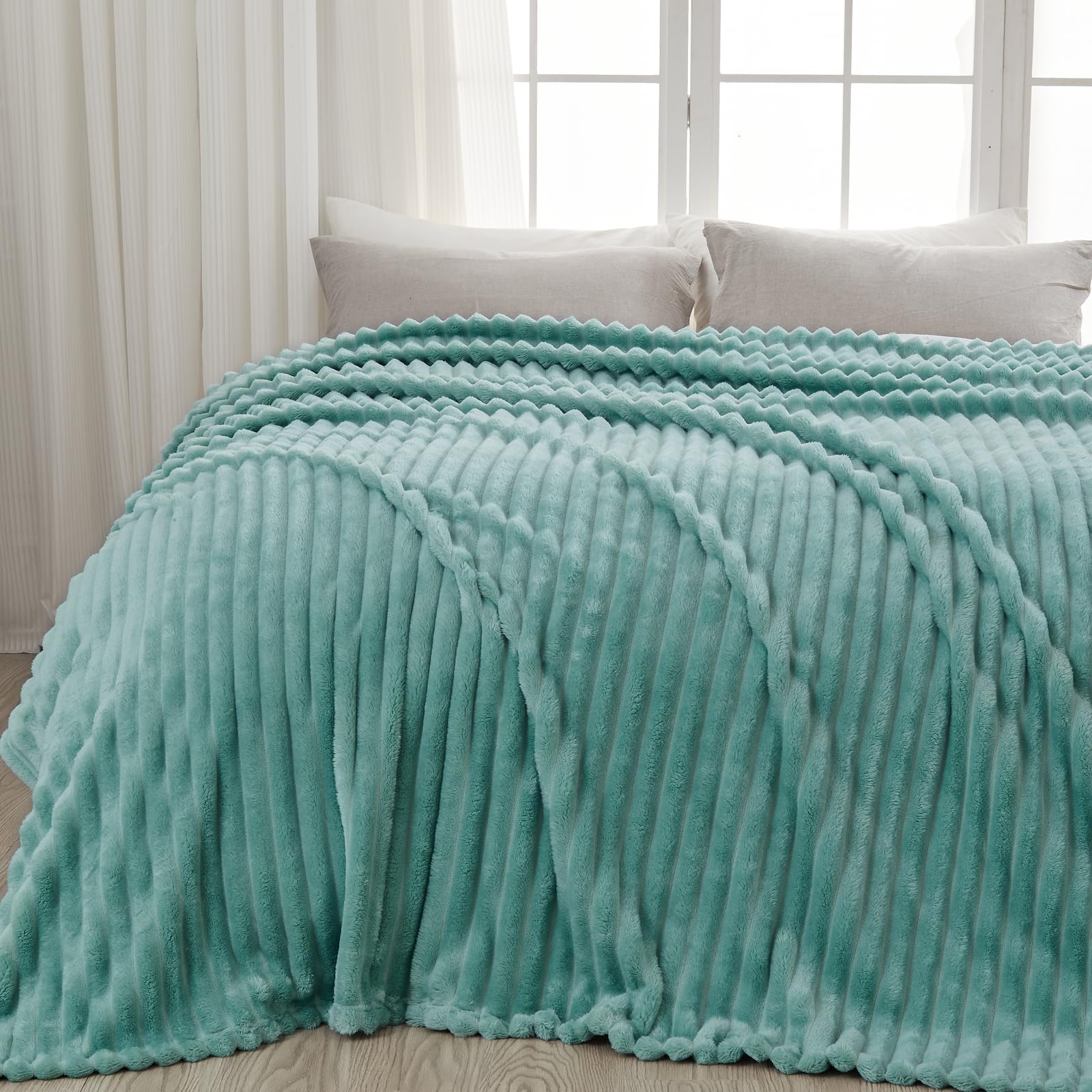 Newcosplay Super Soft King Blanket Mint Green Premium Silky Flannel Fleece 3D Ribbed Jacquard Lightweight Bed Blanket All Season