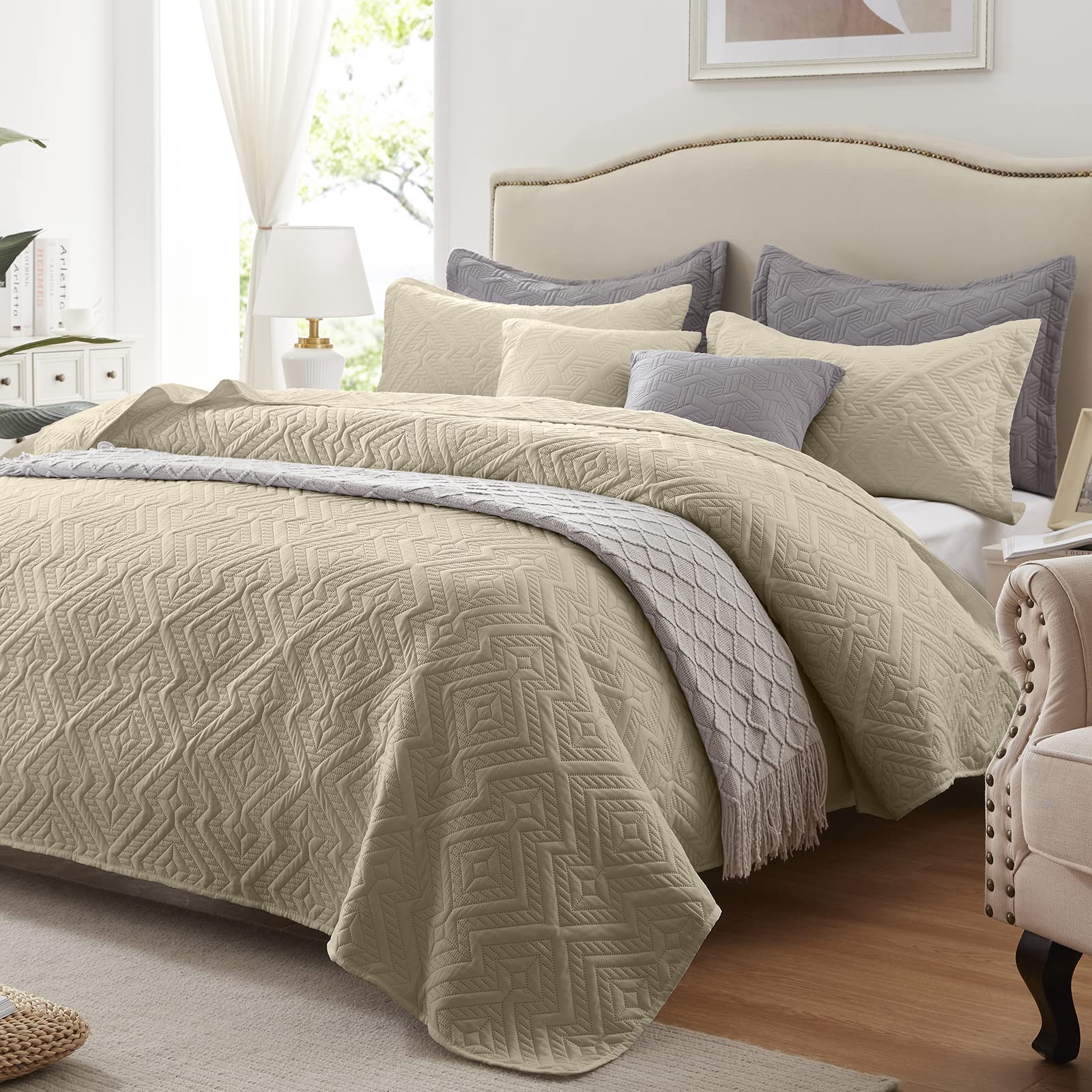 Leaonme Quilt Set King Size 3 Pieces, Lightweight Beige Bedspread-98''X106'', Soft Microfiber Summer Quilt/Coverlet, Luxurious W