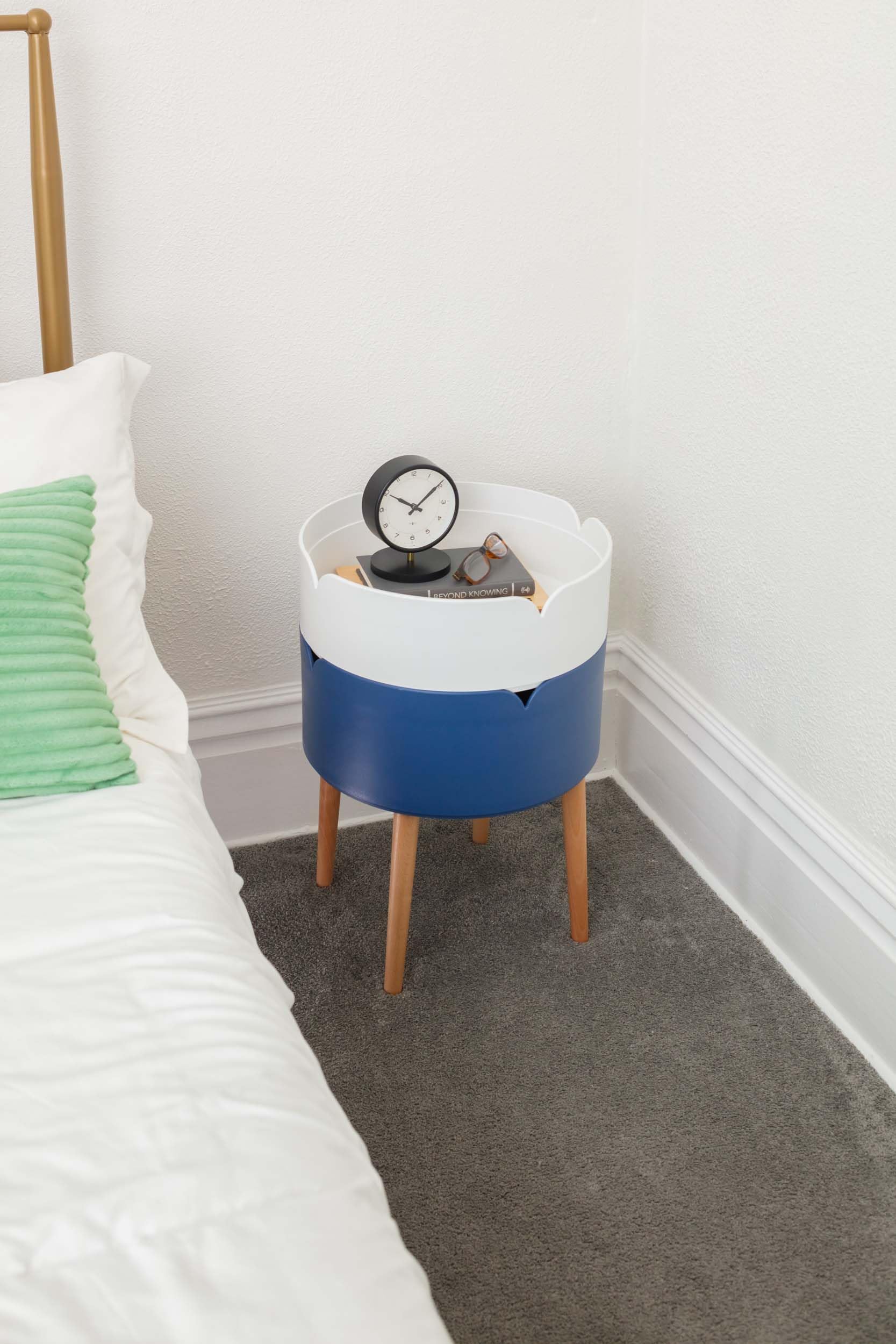 Safco Products EC8760 Round End Table with 2 Round Stacking Storage & Organization Bins. Two Tier Storage with Complenting Colors. 4 Natural Wood Legs Blue & White Bins