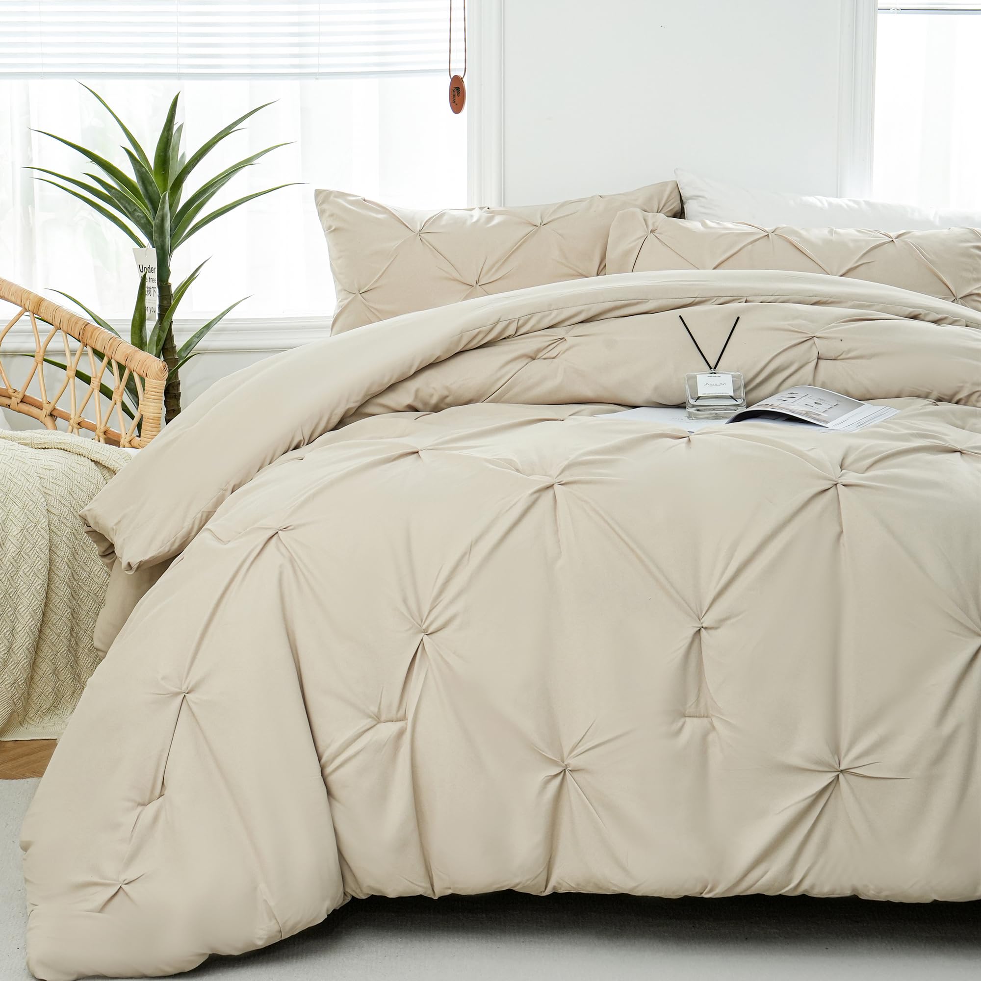Downcool Full Size Comforter Sets Beige - 3 Pieces Cute Pinch Pleat Bed Set, Soft Fluffy Comforter Full Size For All Season, Pin