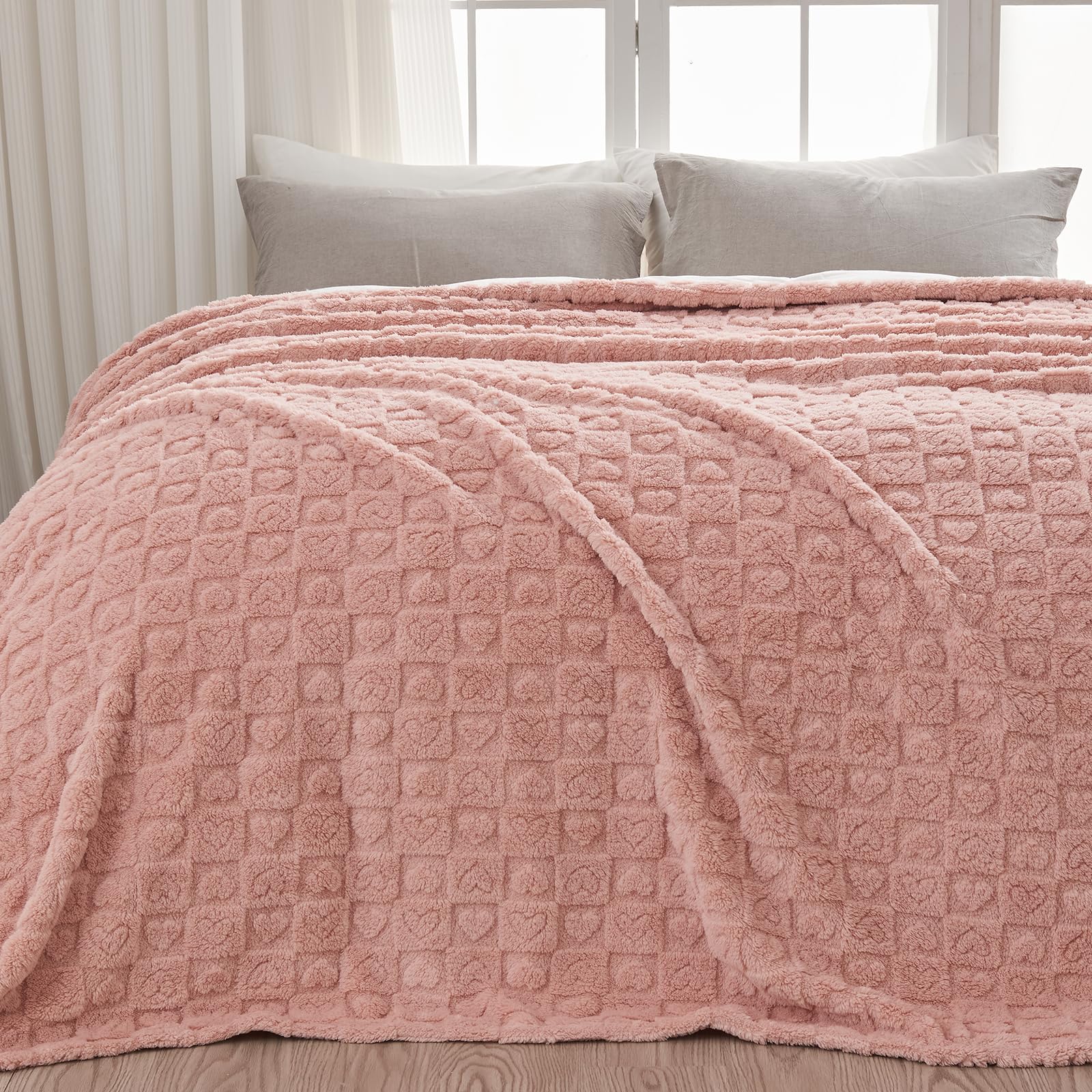 Newcosplay Super Soft King Blanket Pink Premium Silky Flannel Fleece 3D Heart Checkered Lightweight Bed Blanket All Season Use (