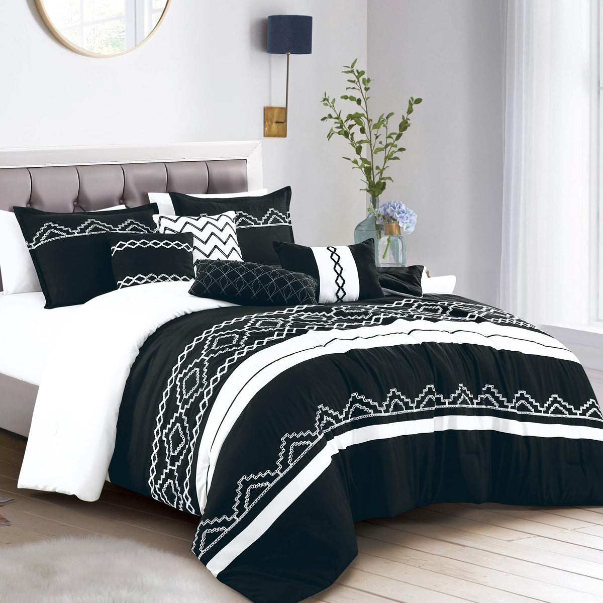 Esca 7-Pieces Euzebia Black And White Comforter Set King Size Geometric Bedding