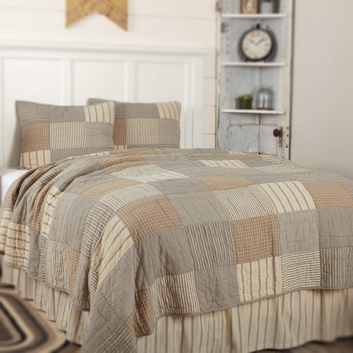 Vhc Brands Sawyer Mill Charcoal Patchwork Farmhouse Bedding Reversible 3-Piece Queen Quilt Set - Includes 1 (One) Queen Quilt An