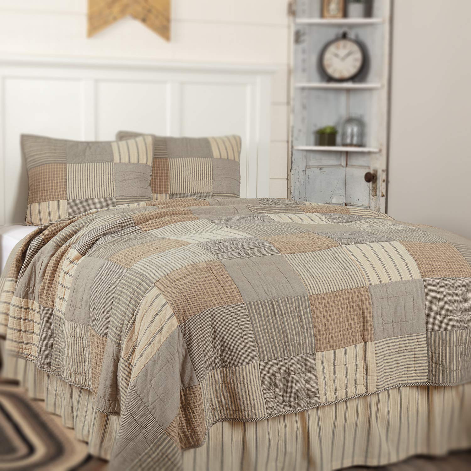 Vhc Brands Sawyer Mill Charcoal Patchwork Farmhouse Bedding Reversible 3-Piece Queen Quilt Set - Includes 1 (One) Queen Quilt An
