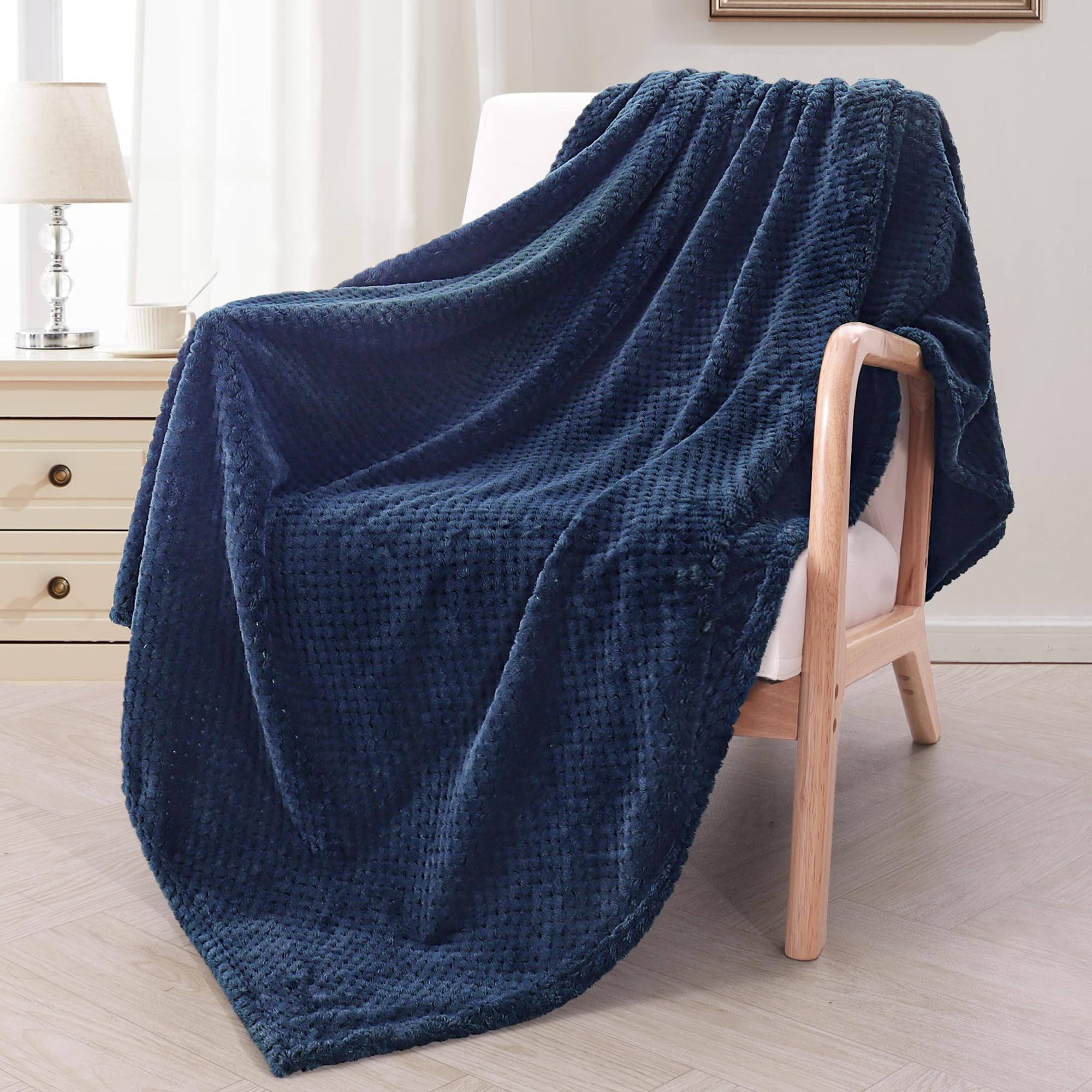 Exclusivo Mezcla Waffle Textured Extra Large Fleece Blanket, Super Soft And Warm Throw Blanket For Couch, Sofa And Bed (Navy Blu