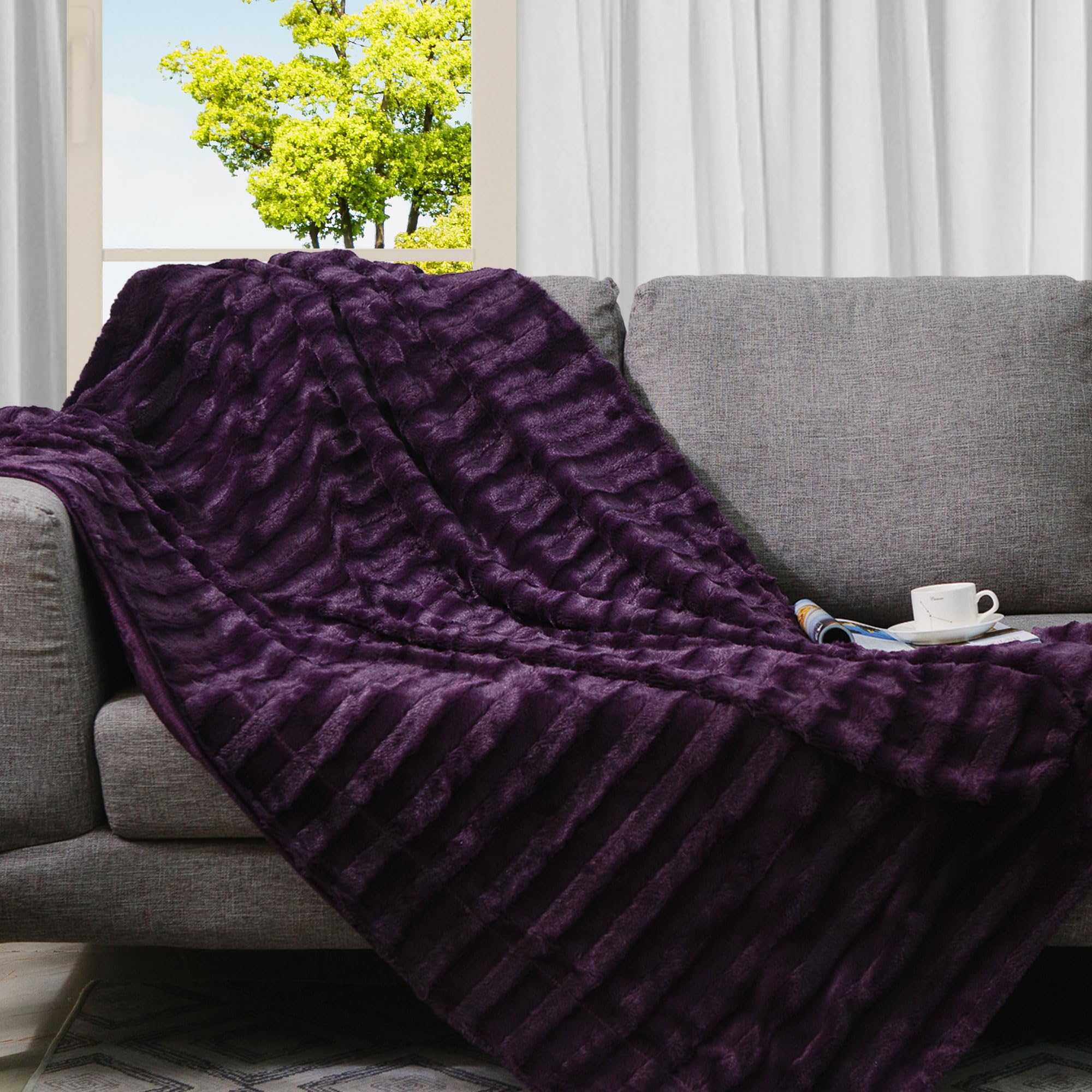 Cheer Collection Faux Fur Throw Blanket - Plush Blanket For Couch And Bed, Soft Throw Blanket, Cozy & Fluffy Fur Blanket For Snu