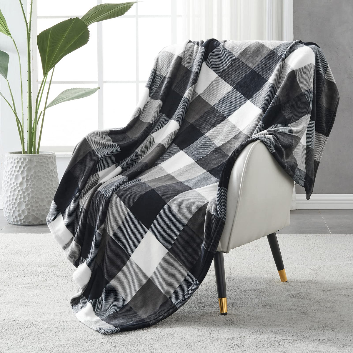 Sochow Buffalo Plaid Flannel Fleece Throw Blanket 90 X 108 Inches, Soft Lightweight Cozy All Season Black/White Checkered Blanke