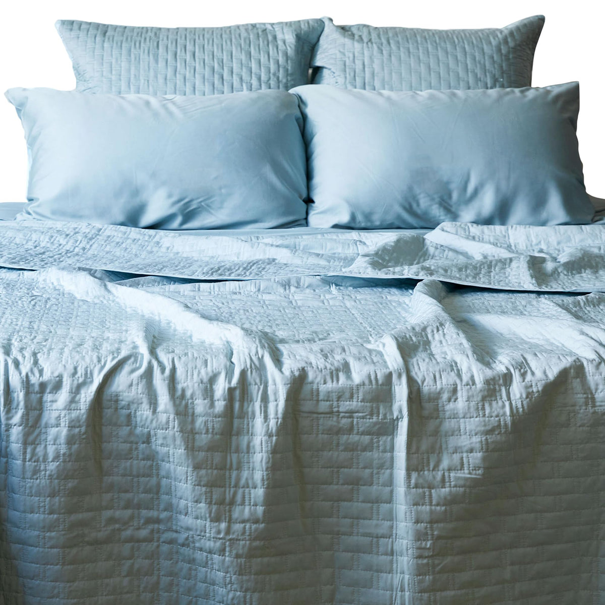 Bedvoyage Luxury King Coverlet, 100% Viscose Derived From Bamboo, Reversible Cooling Quilt, Lightweight Bedspreads & Breathable Blanket, 110X98 Ultra Silky Soft & Temperature Regulating, King - Sky