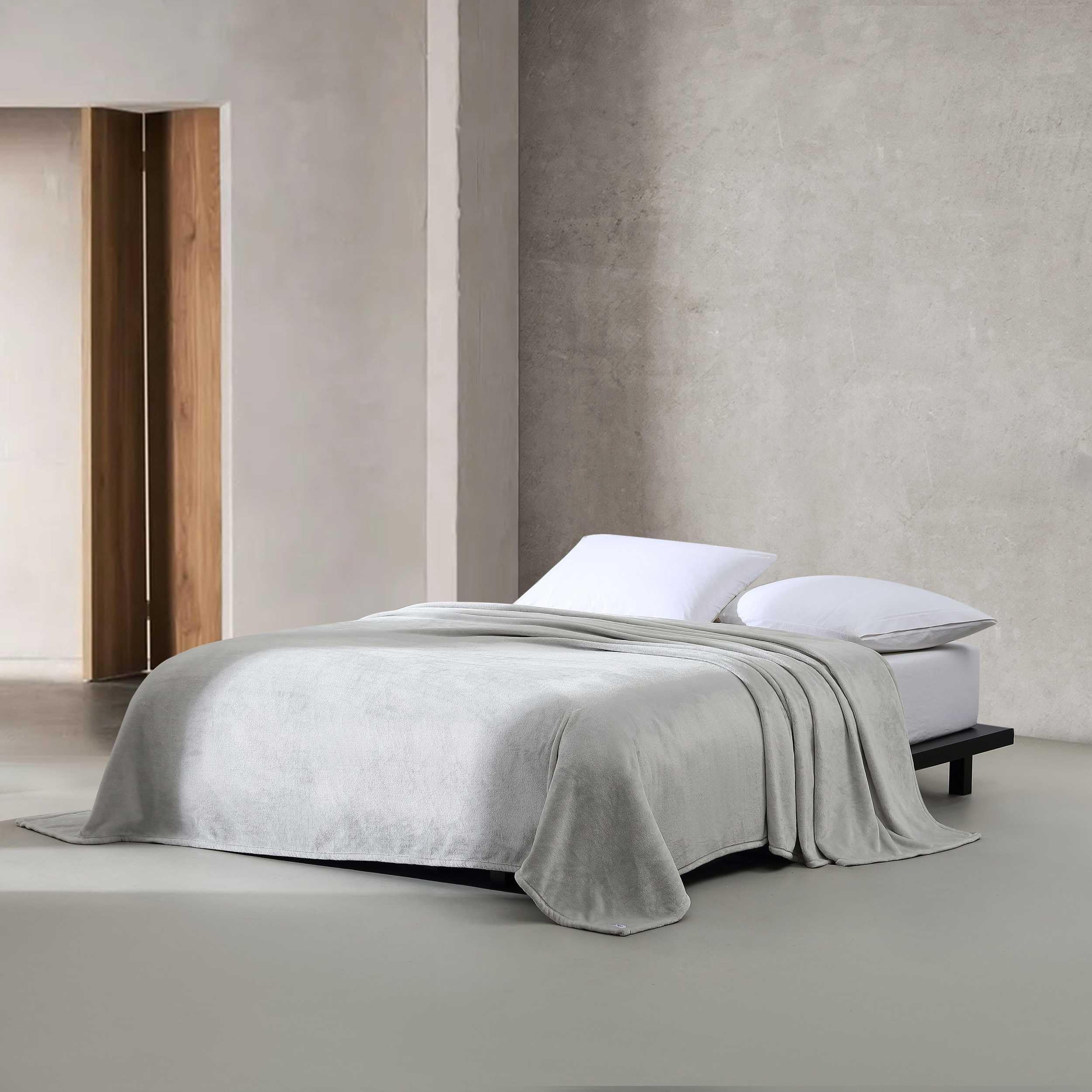 Calvin Klein - Twin Size Blanket, Ultra-Soft Plush Bedding, Self-Hem Binding for Tailored Finish, Throw Blanket for Couch & Bed 