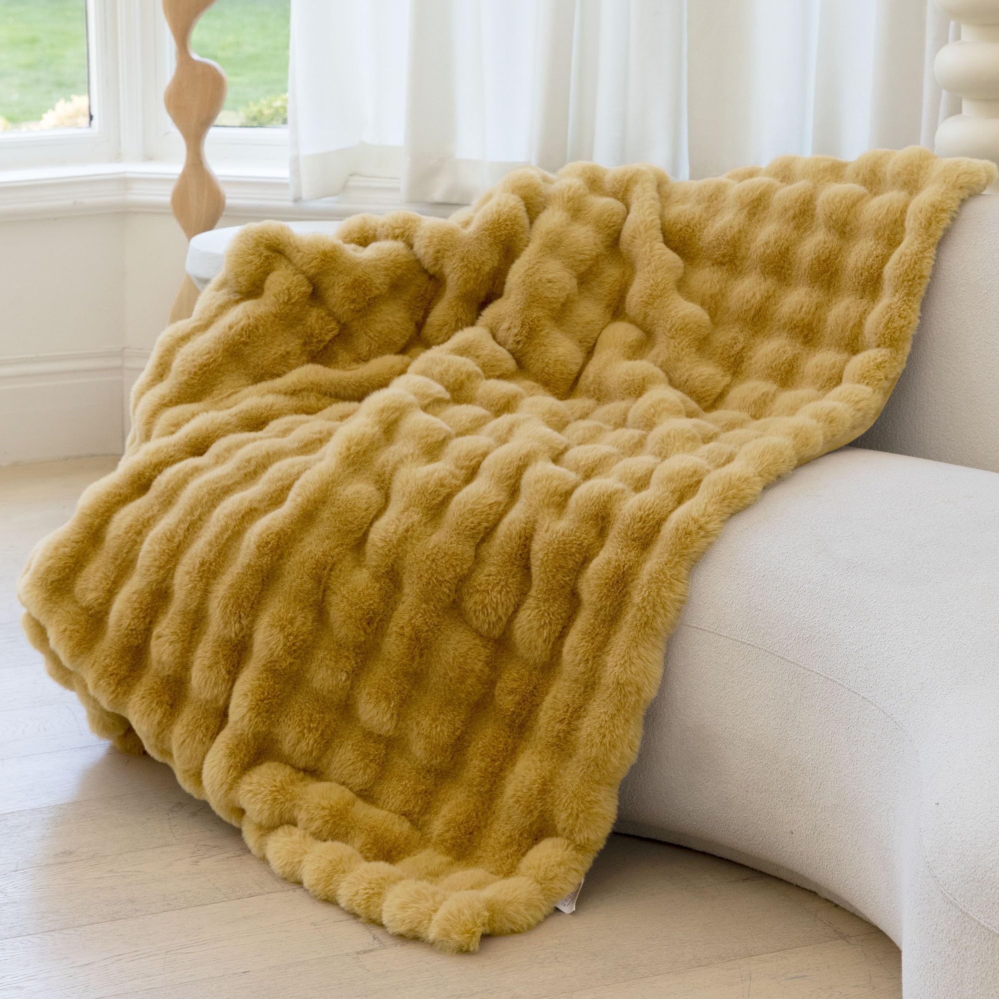 Ultra Soft Cozy Faux Fur Throw Blanket-Fuzzy Plush Thick Bubble Blanket, Fluffy Valentines Day Blanket For Couch, Bed, And Livin