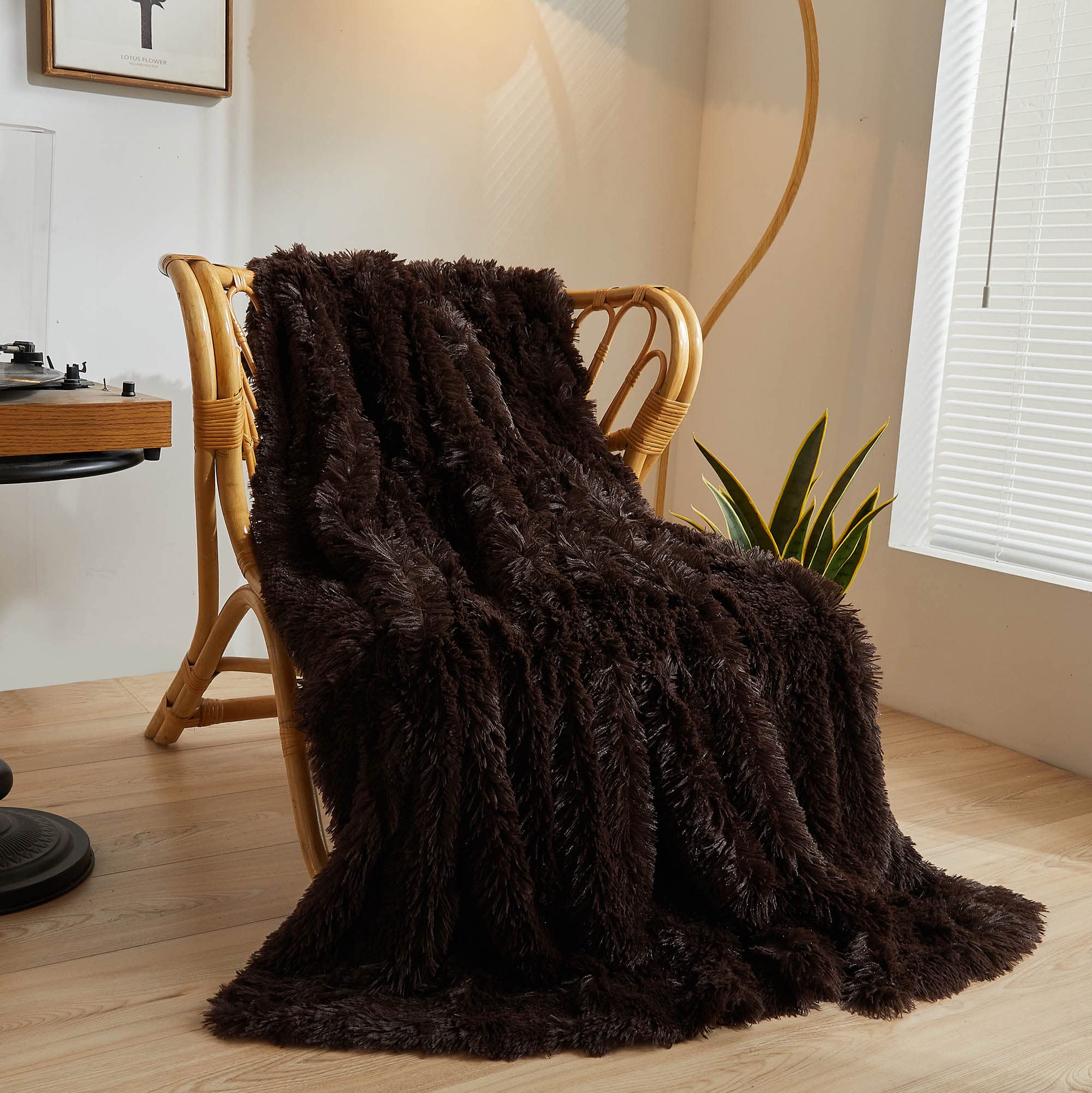 Xege Luxury Faux Fur Throw Blanket, Brown Soft 50X60 Fluffy Blanket Throw, Shaggy Plush Decorative Couch Blanket, Cute Furry Bed