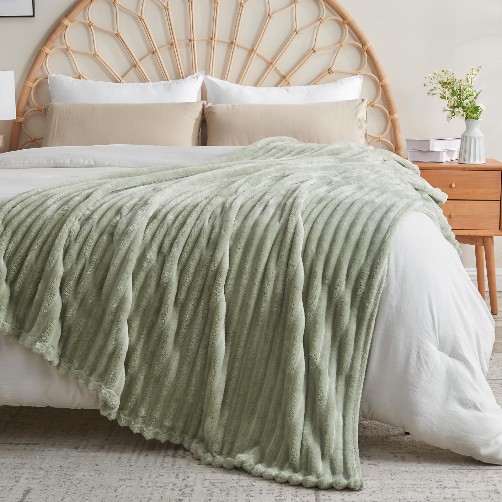 Newcosplay Super Soft Queen Blanket Sage Green Premium Silky Flannel Fleece 3D Ribbed Jacquard Lightweight Bed Blanket All Seaso