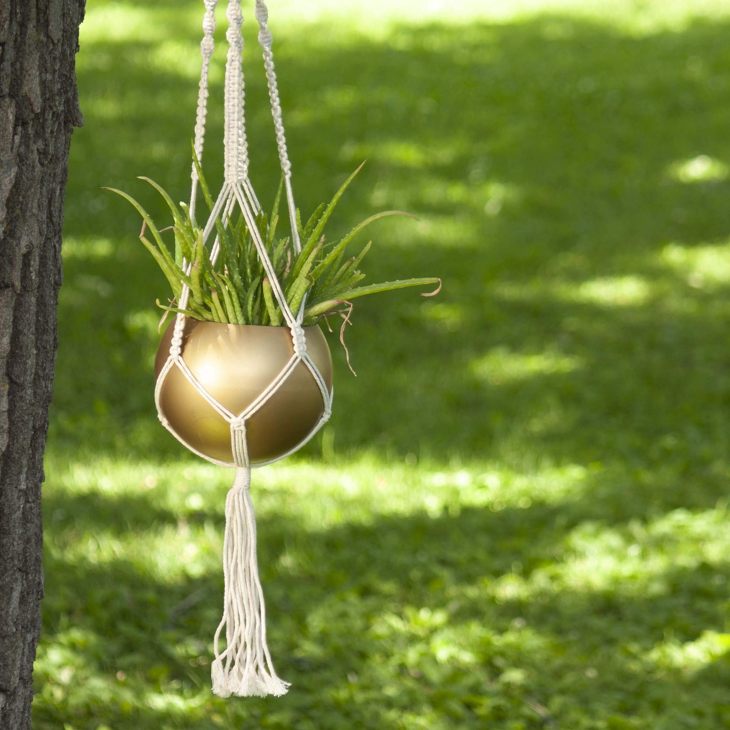 Foreside Home And Garden Macram   Hanging Gold Metal Planter Pot