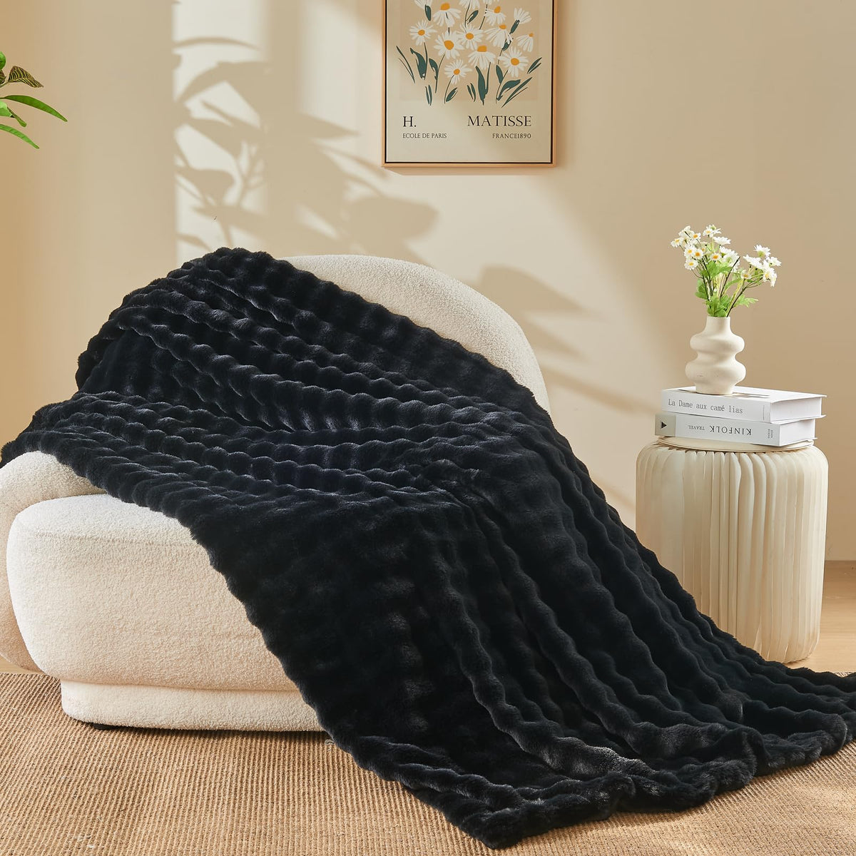 Newcosplay Faux Fur Twin Blanket Black Bubble Blanket Thick Warm Soft For Couch Sofa Bed 550Gsm (Black, Twin(60'X80'))