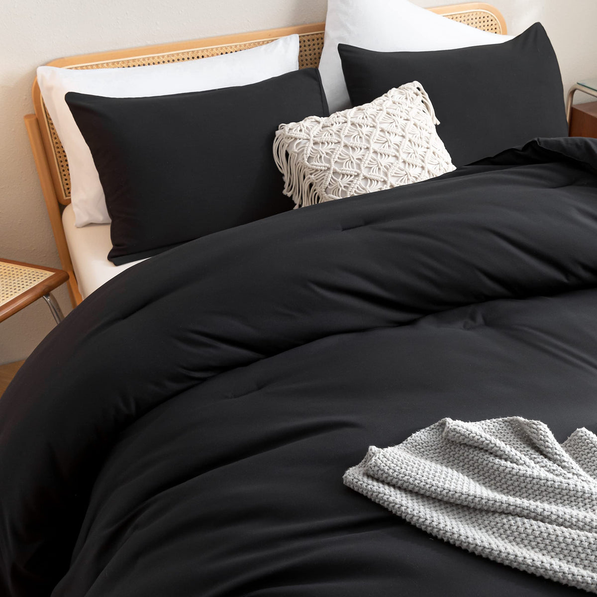Rosgonia Oversized King Comforter Black, 3Pcs(1 Boho Comforter & 2 Pillowcases) Soft Lightweight Oversized King Size Comforter S