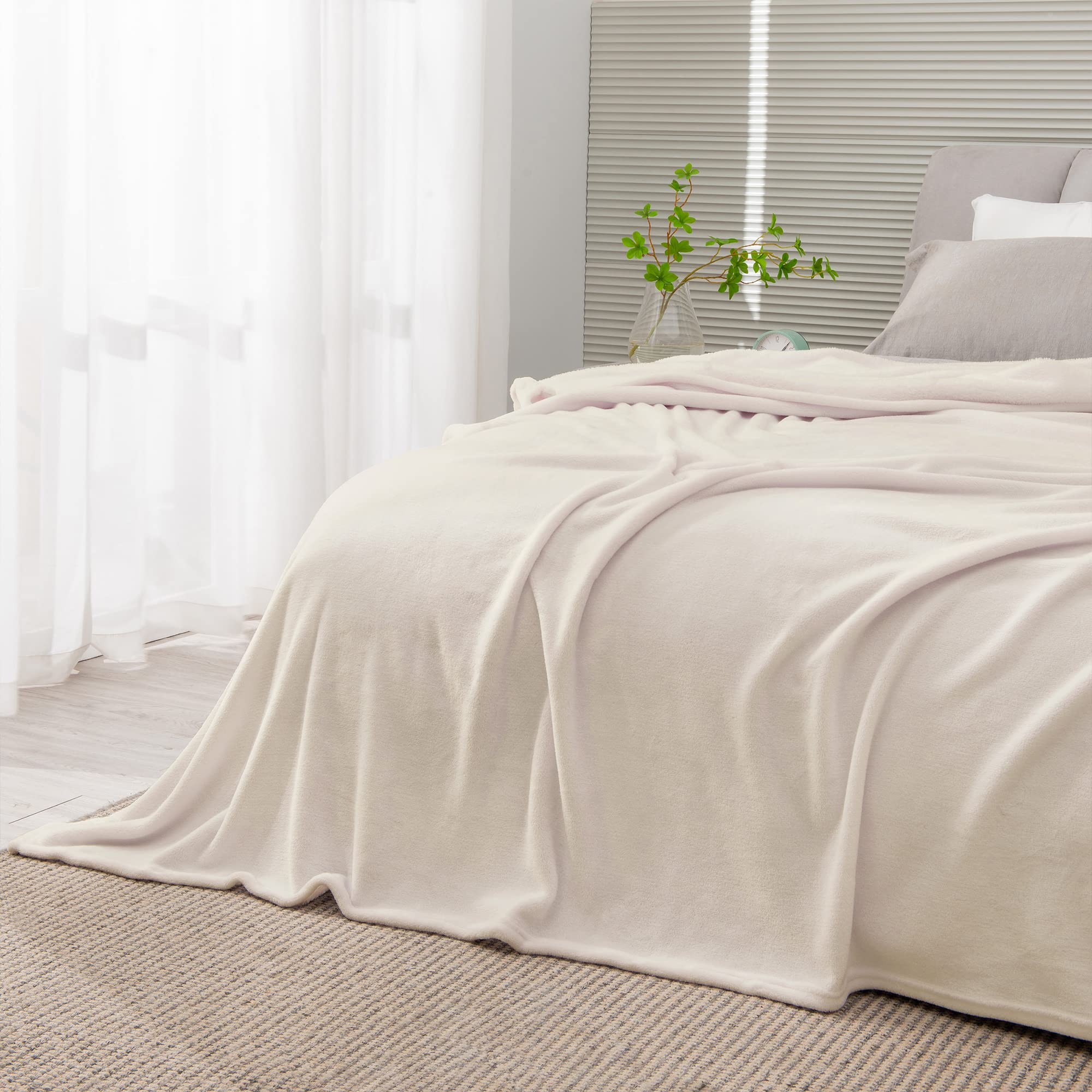 Bedelite Fleece Blankets Queen Size Beige Throw Blankets For Bed, Luxury Plush Cozy Fuzzy Blanket 90X90 Inches, Super Soft Warm