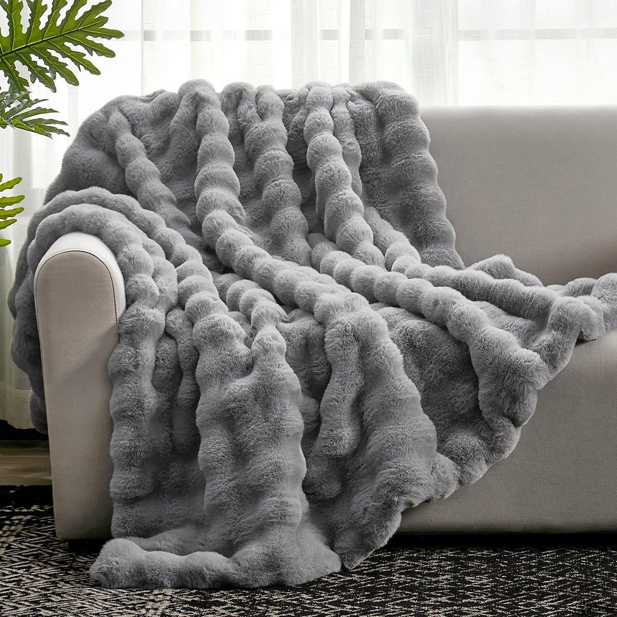 Cozy Bliss Faux Fur Throw Blanket For Couch, Fuzzy Soft Plush Thick Bubble Blanket For Sofa Bedroom Living Room,50 * 60 Inches L