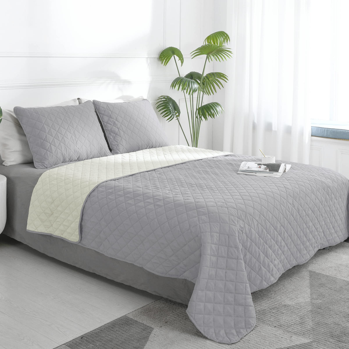 Easy-Going California King Size Reversible Quilt Set With 1 Quilt And 2 Pillow Shams, Soft Bed Quilt Cover, Water Resistant Ligh