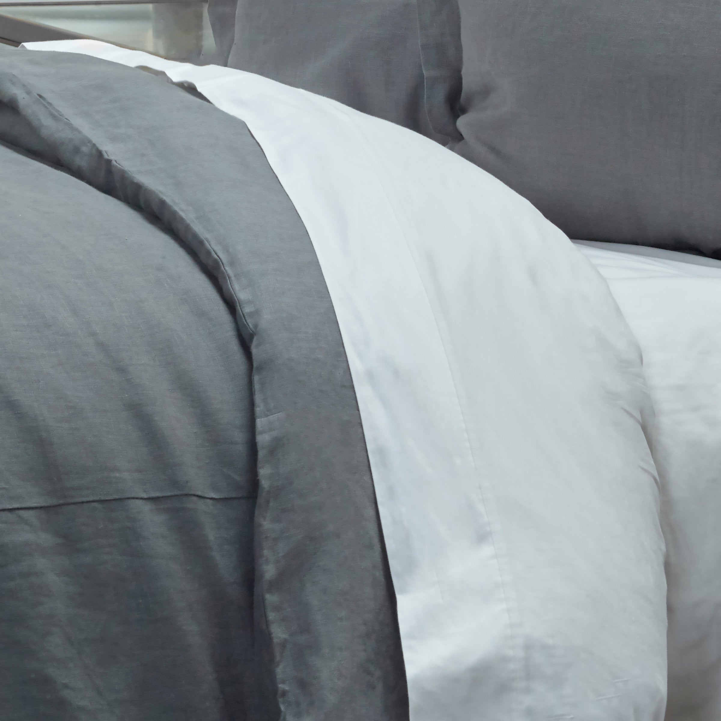 Rizzy Home | BT1726 | Standard Sham | 20"x26" Gray/Neutral/ Solid