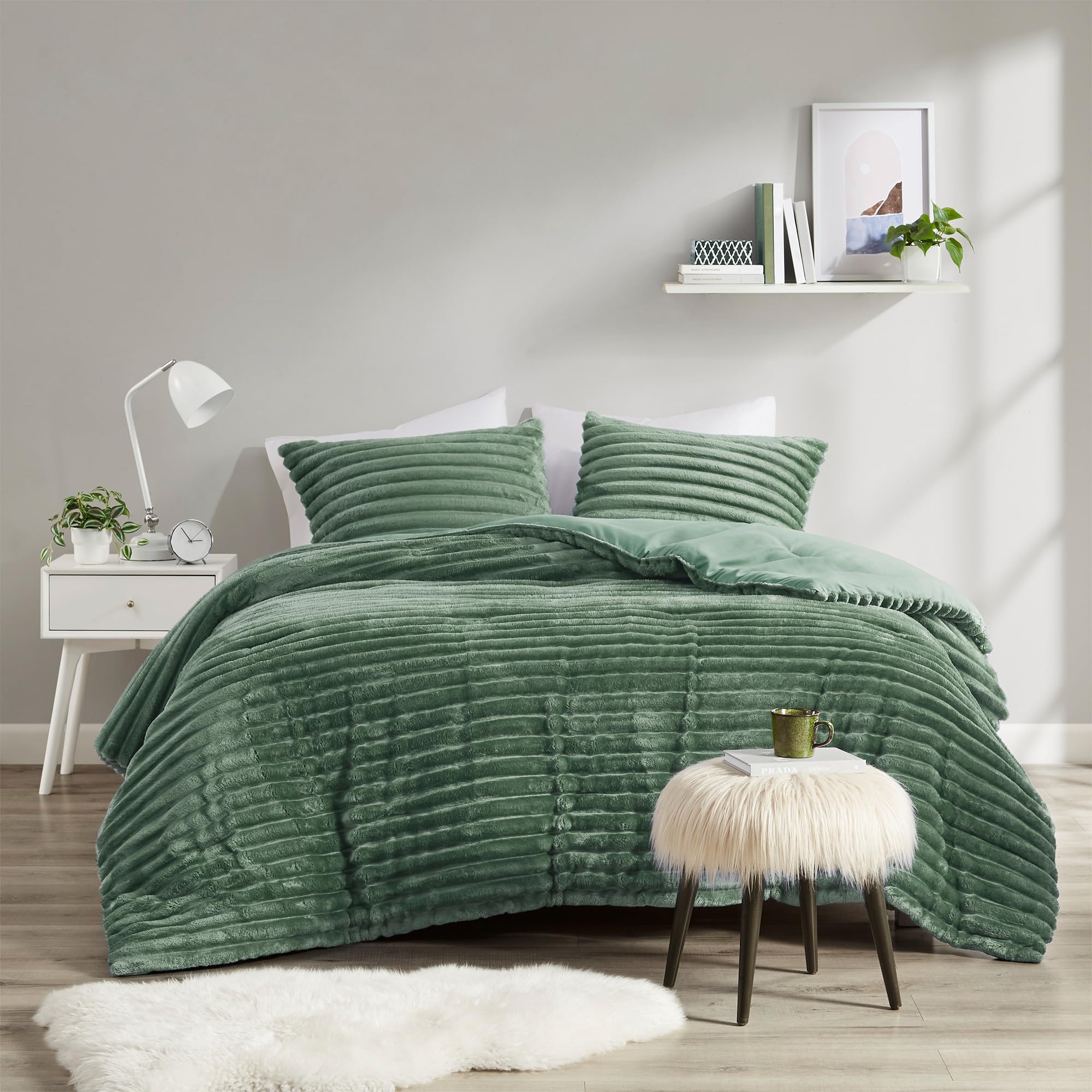 Intelligent Design Queen Comforter Set, Cozy Plush Bedding, Microfiber Reverse, 3 Piece, Lightweight, Super Soft Ribbed Velvet C