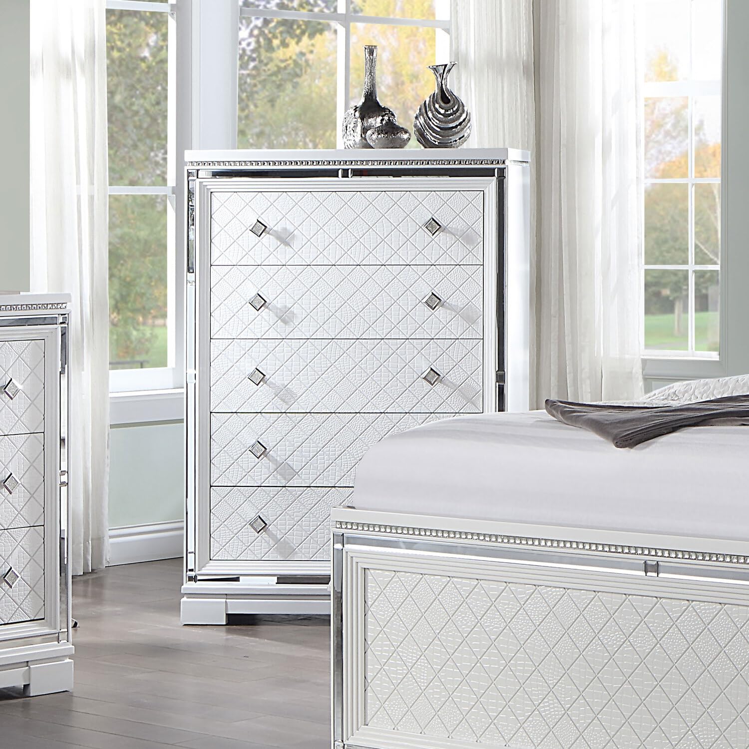 Coaster Eleanor Contemporary Wood Rectangular 5-Drawer Chest in White