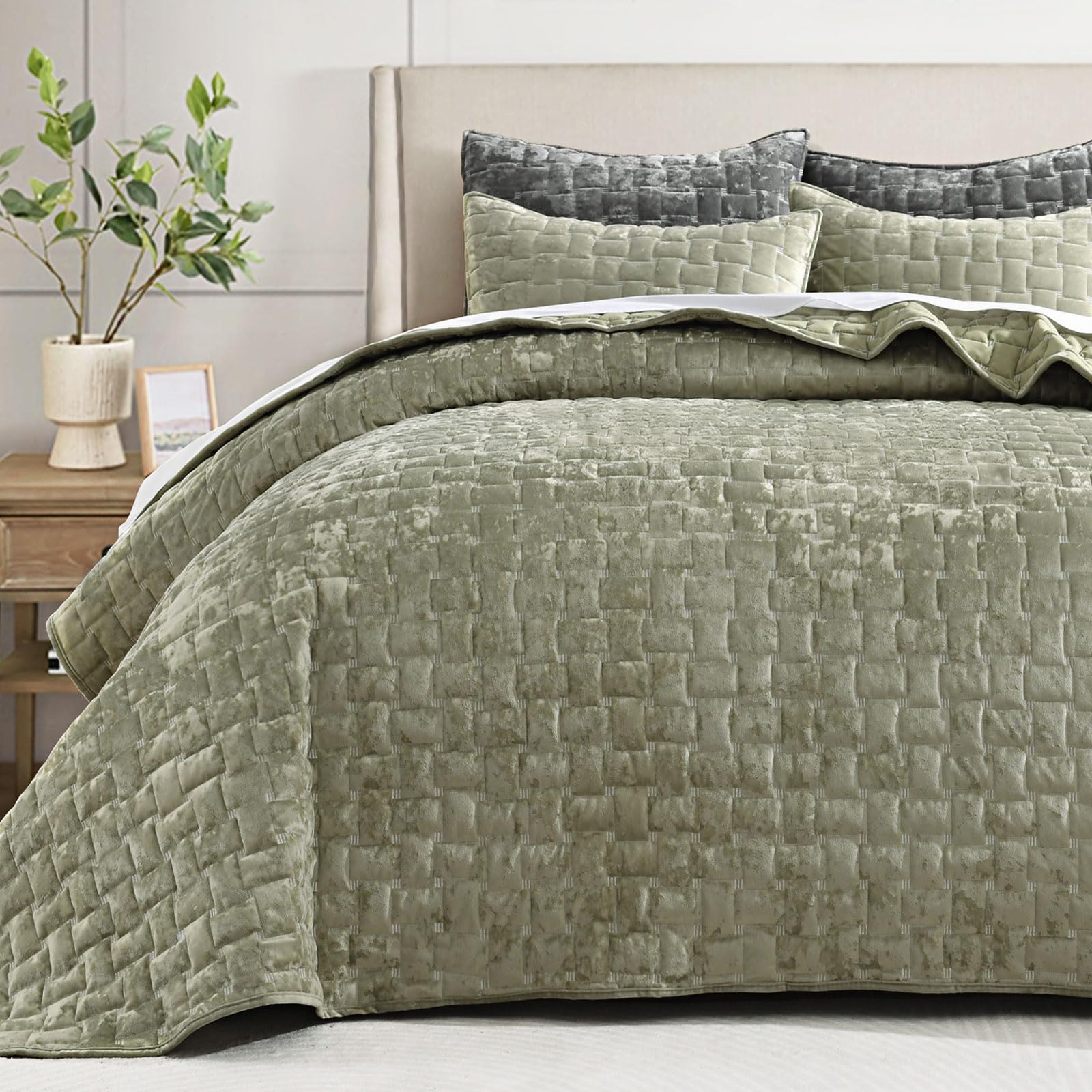 Grassix Velvet Quilt King Size, 3-Piece Luxury Sage Green Quilt Bedding Set, Lightweight Velvet Comforter For All Seasons, Breat