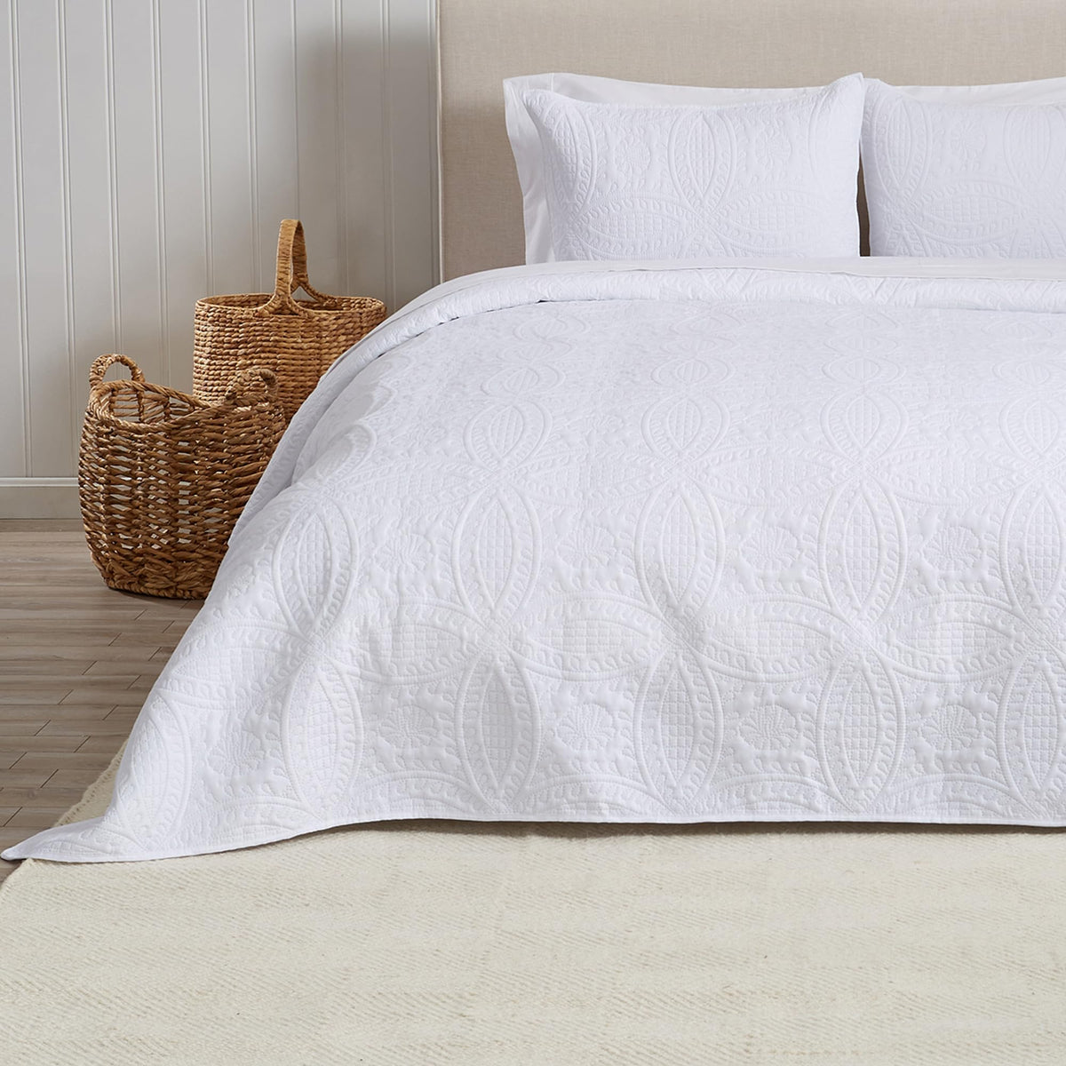 Great Bay Home Oversized Full/Queen Quilt Set Includes Shams. Ultrasonic Design Lightweight Bedding For All-Season Bedspread, Op