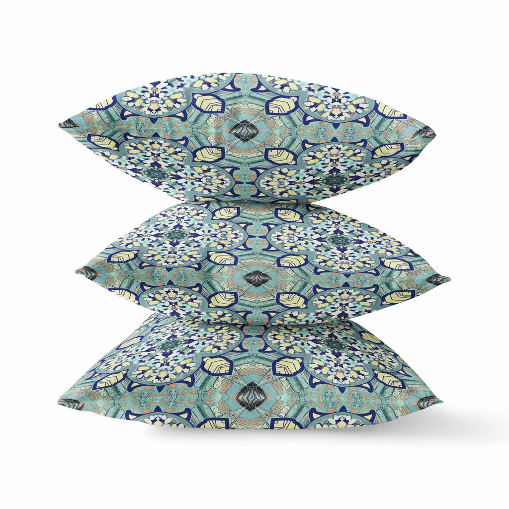 HomeRoots Muted Green Cream Broadcloth Green Cream Cloverleaf Indoor Outdoor Throw Pillow