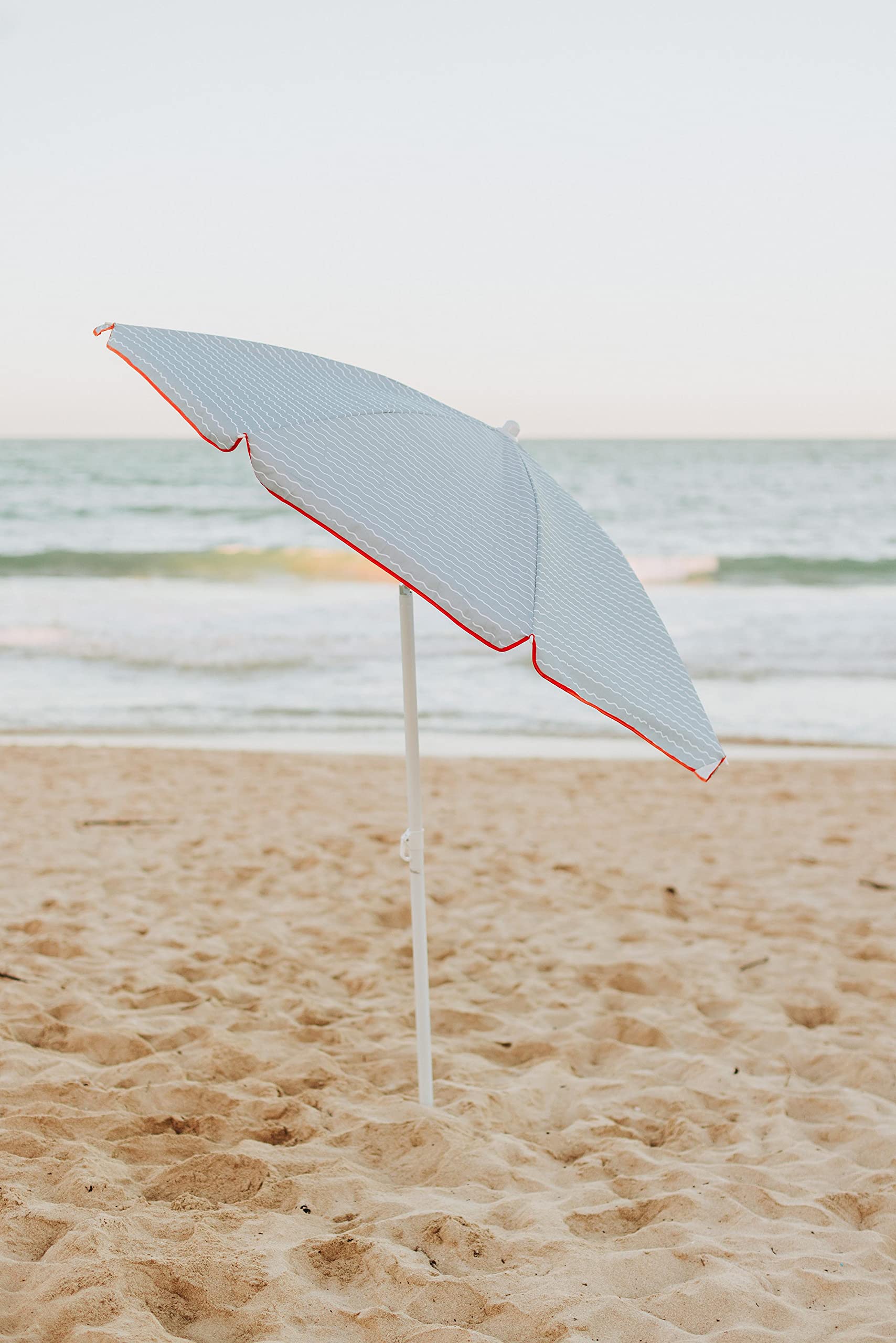Oniva - A Picnic Time Brand Outdoor Canopy Sunshade Beach Umbrella 5.5' - Small Patio Umbrella - Beach Chair Umbrella, (Wave Break Gray Pattern)
