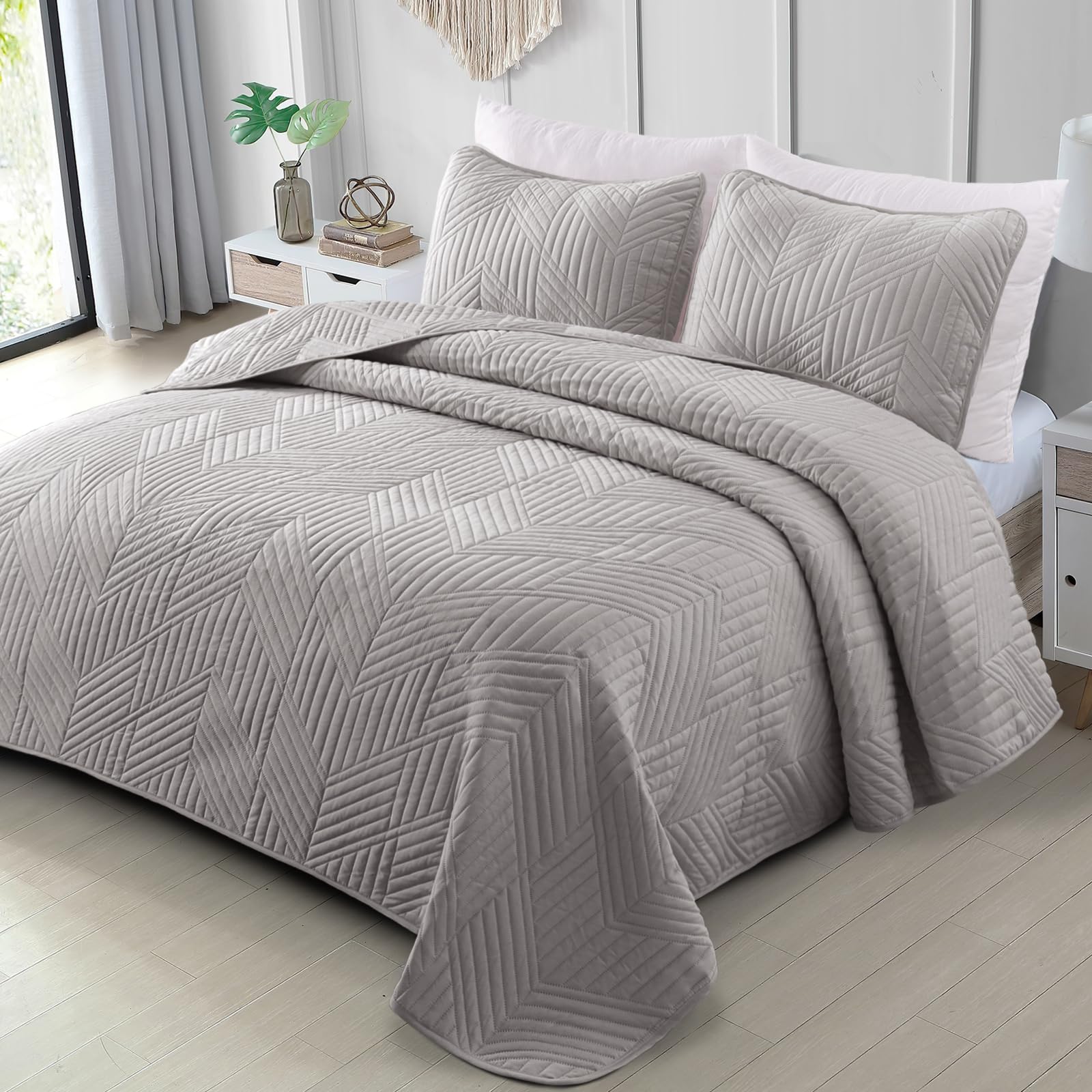 Exclusivo Mezcla Ultrasonic King Quilt Bedding Set, Lightweight Light Grey Bedspreads Soft Modern Geometric Coverlet Set For All