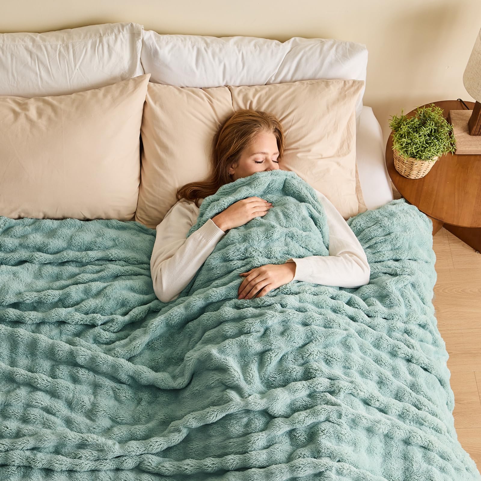 Newcosplay Queen Blanket For Couch Green Super Soft Flannel Fleece 3D Bubble Lightweight Bed Blanket All Season Use (New Sage Gr