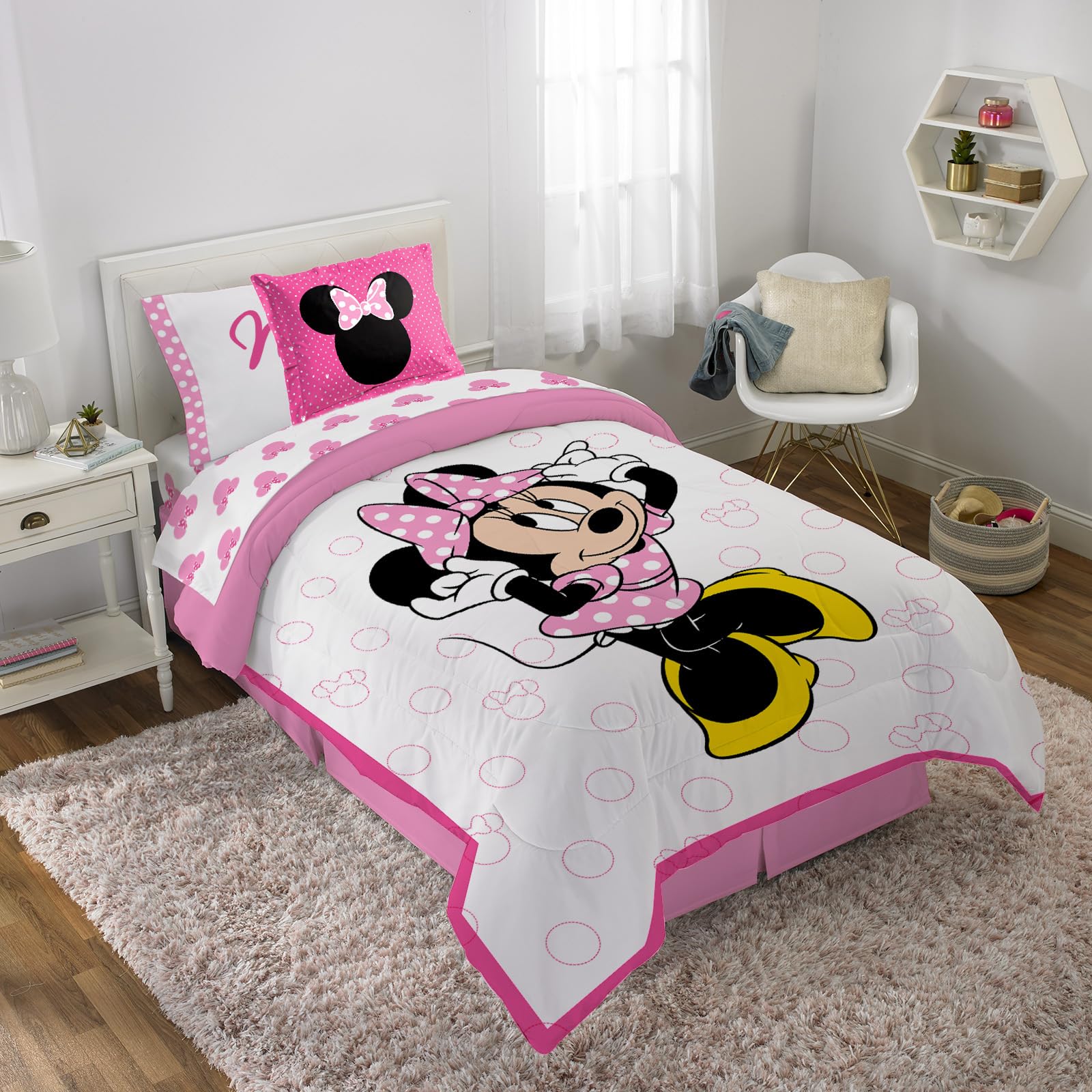 Jay Franco Minnie Mouse Xoxo 5 Piece Twin Bed Set - Includes Comforter & Sheet Set - Super Soft Fade Resistant Polyester (Offici