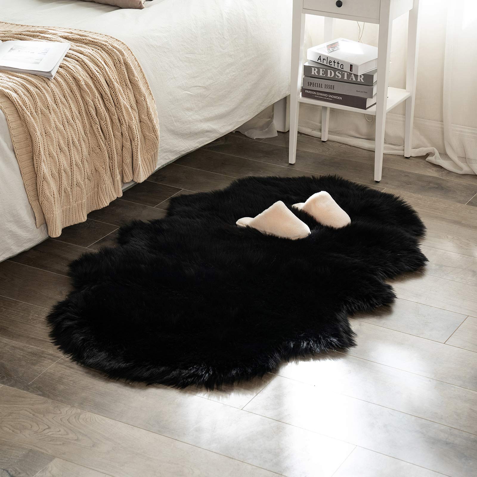MIULEE Luxury Super Soft Fluffy Area Rug Faux Fur Sheepskin Rug Decorative Plush Shaggy Carpet for Bedside Sofa Floor Nursery Ha