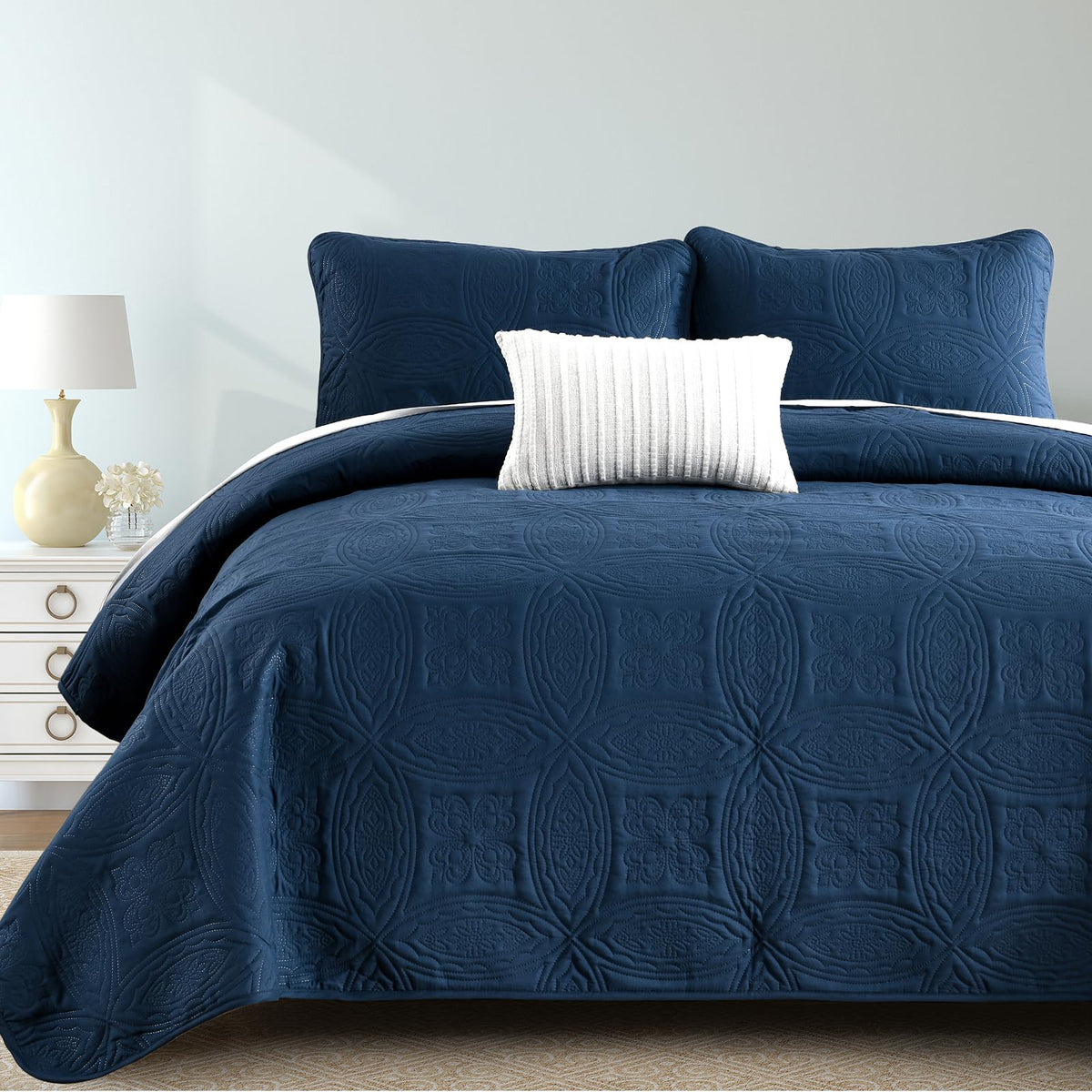 Yiran Navy Blue Quilt Set King Size Lightweight Bedspread Embossed Pattern Soft Microfiber Coverlet for All Season with 2 Pillow