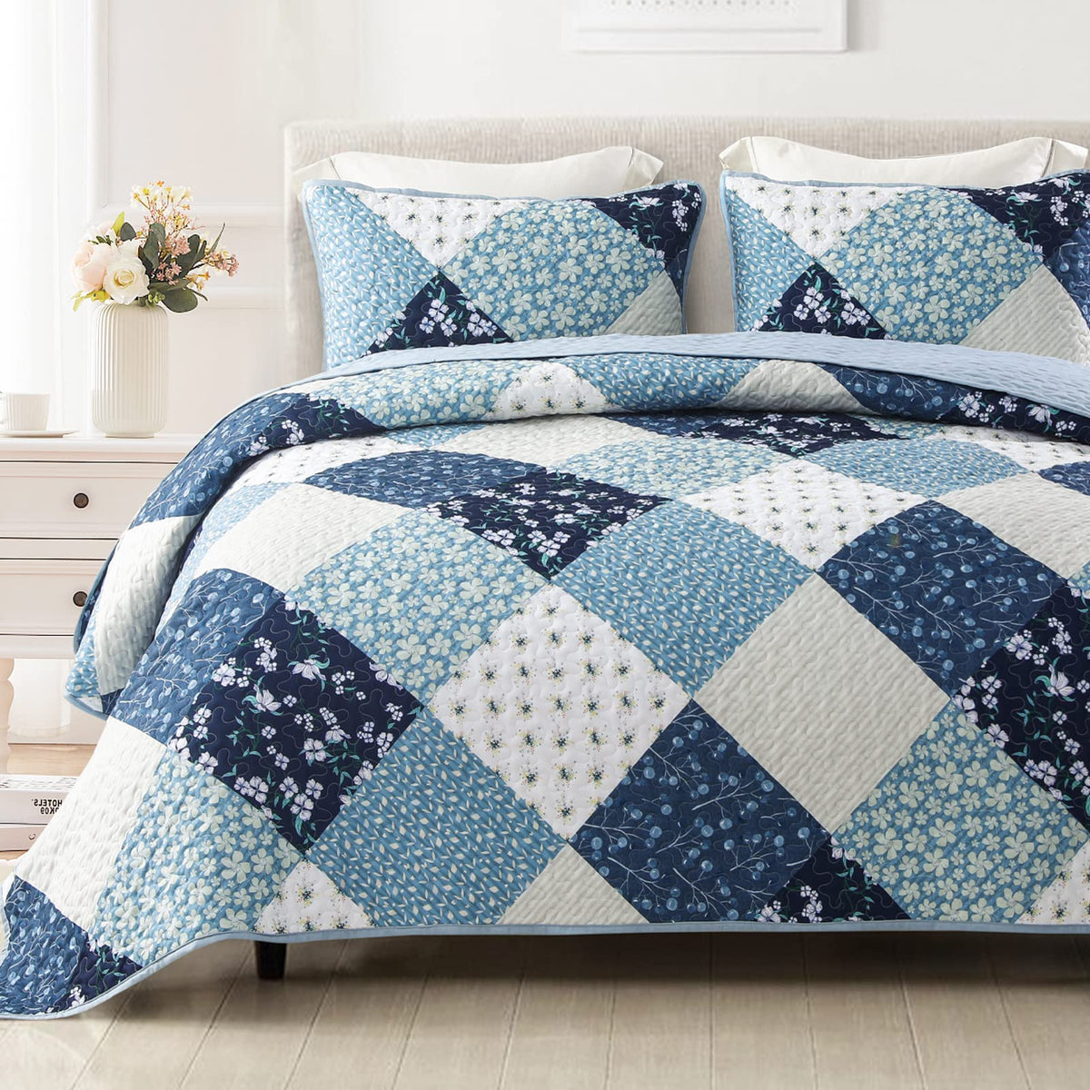 Exclusivo Mezcla Reversible Boho Quilt Set Queen Size, 3 Pieces Patchwork Blue All Season Bedspreads, Ultra Soft Floral Coverlet