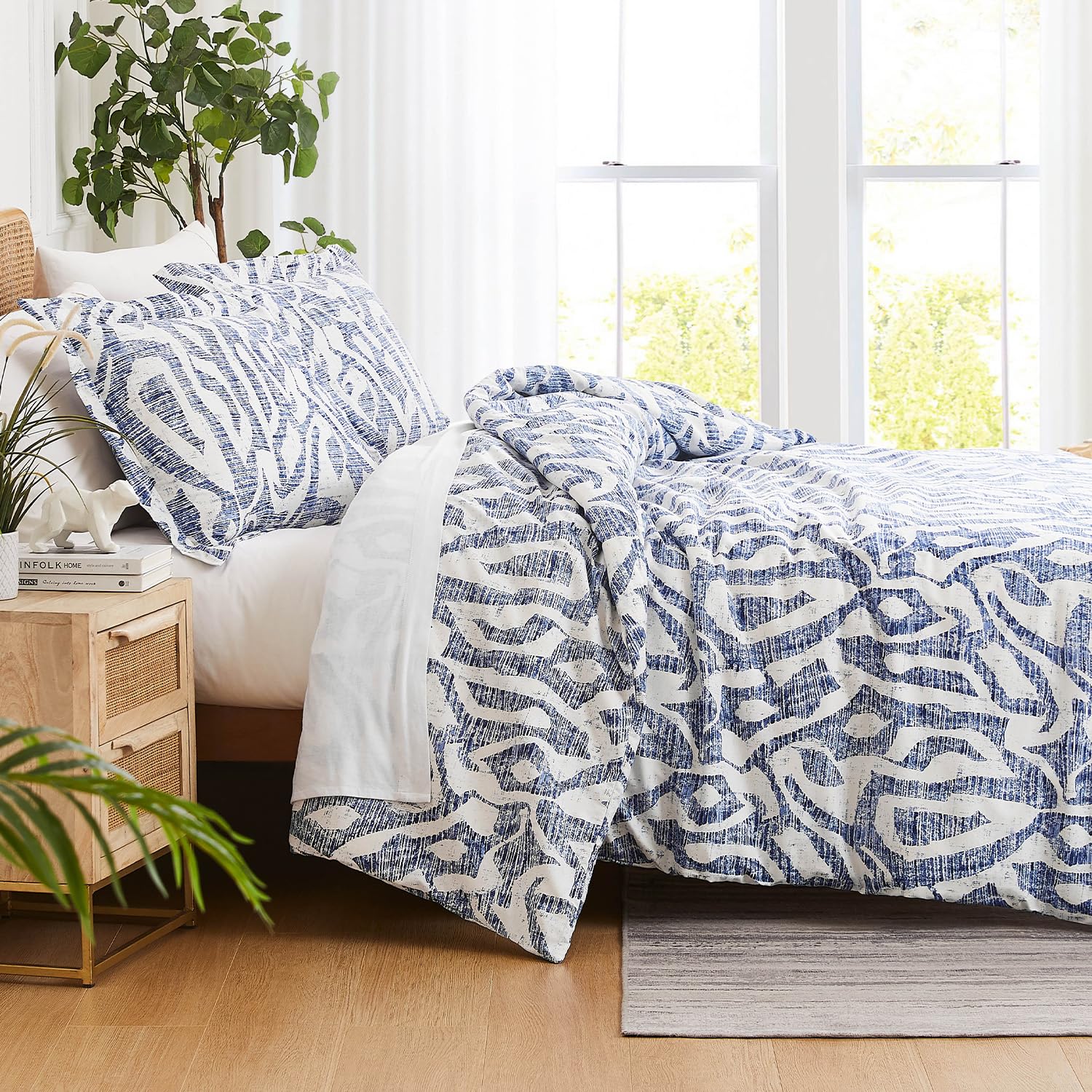 Southshore Fine Living, Inc. Oversized King Size Comforter Bedding Set, Down Alternative Filling, Modern Abstract Bed Spread, Ca