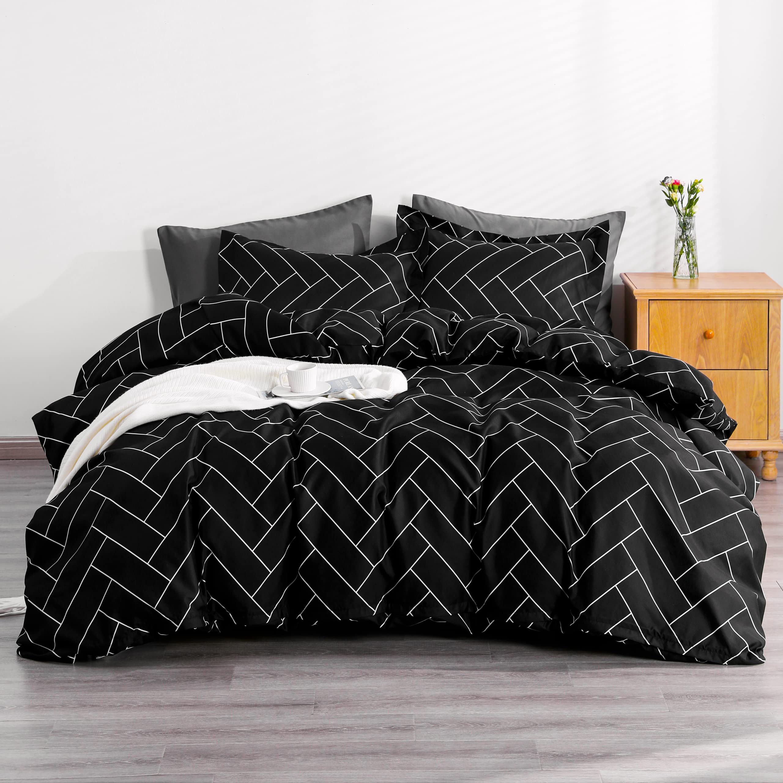 Ntbay Microfiber Queen Duvet Cover Set, 3 Pieces Ultra Soft Brick Printed Comforter Cover Set With Zipper Closure And Corner Tie