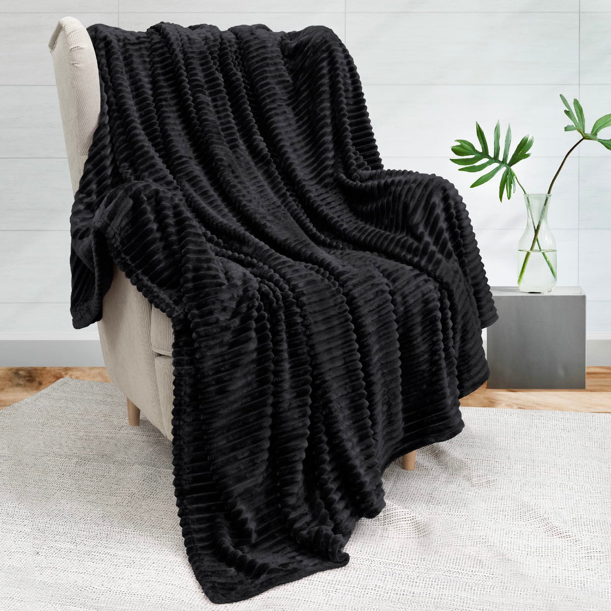 Pavilia Super Soft Fleece Throw Blanket Black, Luxury Fuzzy Plush Flannel Throw, Warm Cozy Ribbed Microfiber Blanket For Sofa Co