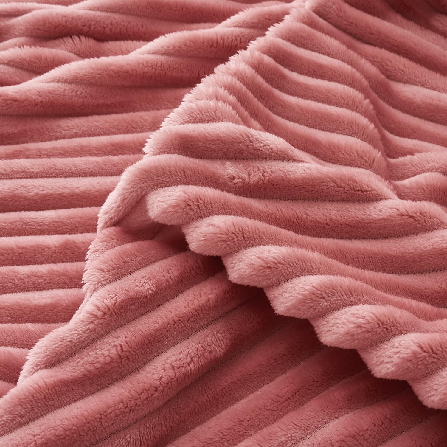 Miulee Pink Throw Blanket 3D Ribbed Jacquard Fleece Flannel Velvet Plush Decorative Bed Blanket (Throw, 50' X 60') - Super Soft, Lightweight, Warm And Cozy For Couch Sofa