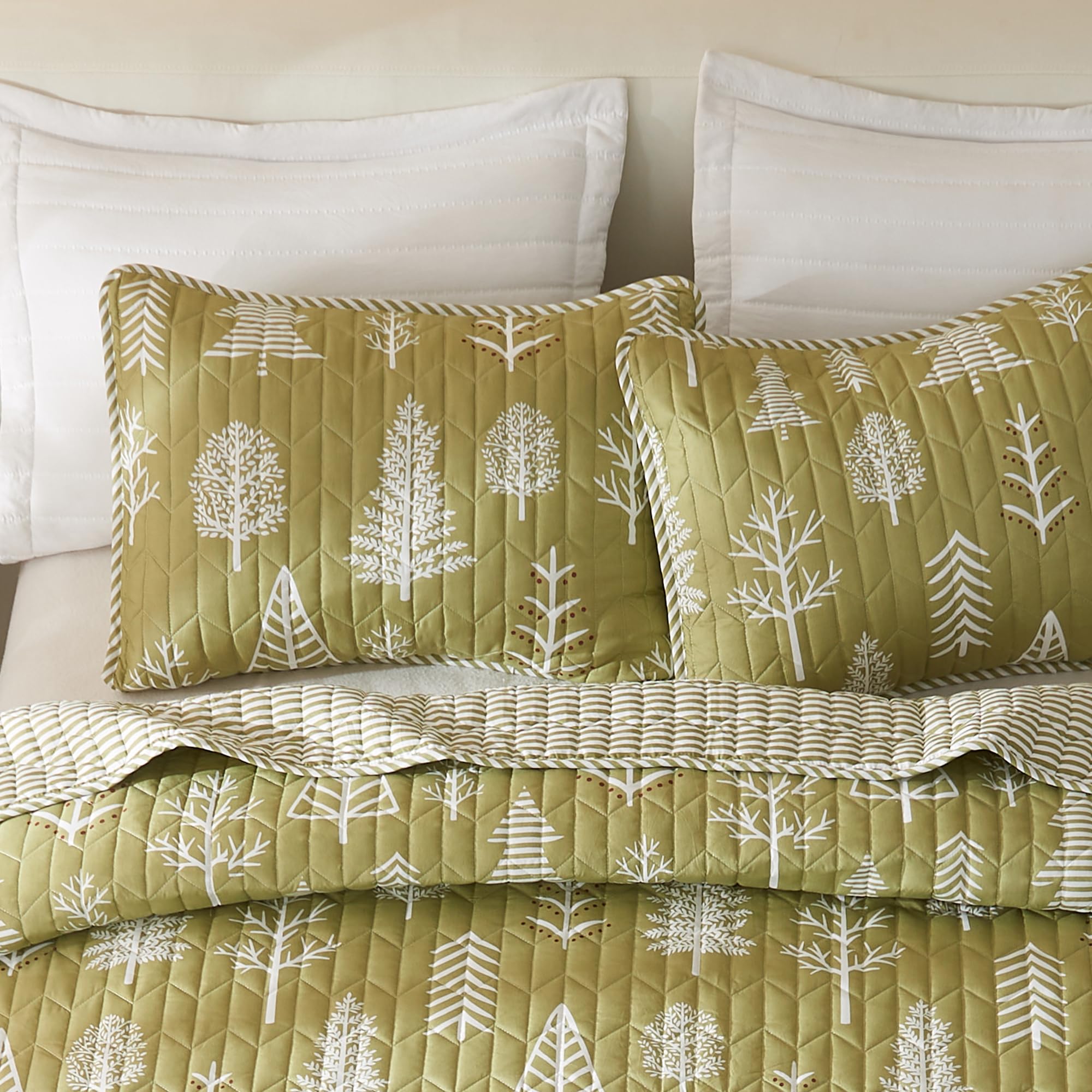 Great Bay Home King Reversible Rustic Lodge Sage And Red Bedspread Quilt With Shams - All Season Cabin Forest Coverlet Bedding Set (Includes 1 Quilt, 2 Pillow Shams)