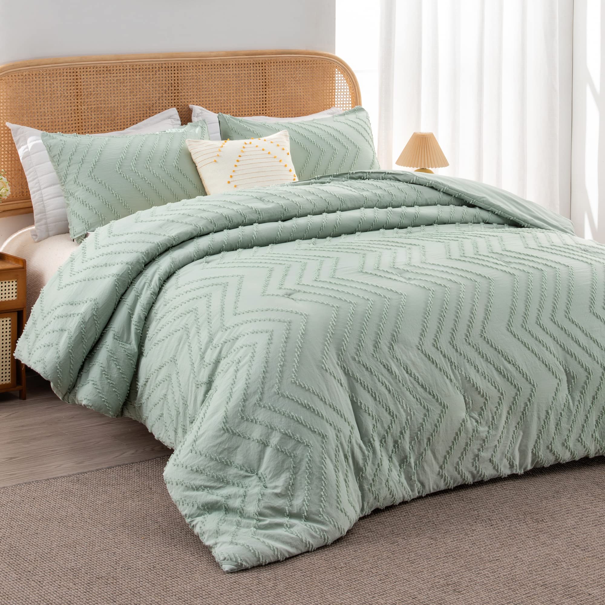 Litanika Sage Green Queen Size Comforter Sets, 3 Pieces Lightweight Chevron Tufted Bedding Comforter Set, Fluffy Down Alternativ