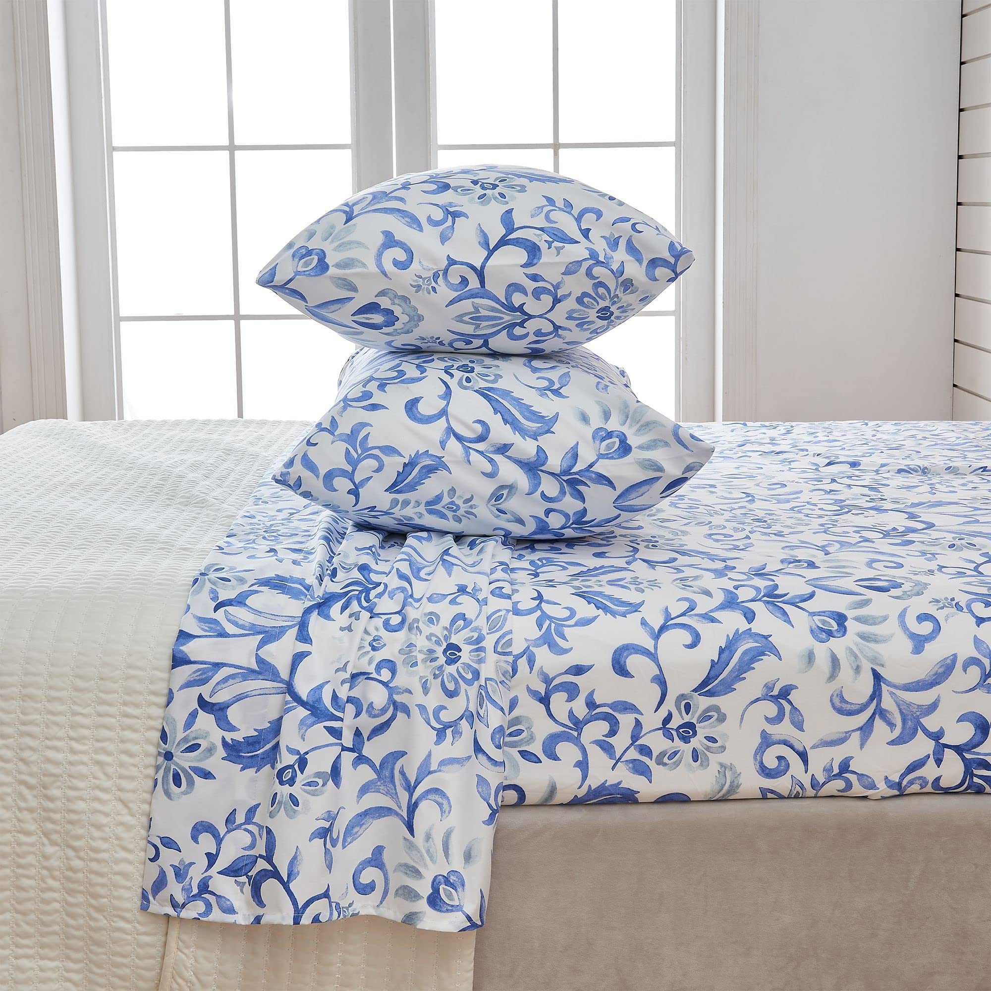 Great Bay Home 4-Piece Floral Print Ultra-Soft Microfiber Sheet Set. Wrinkle Free, Comfortable, All-Season Bed Sheets. (Queen, Watercolor Flowers - Blue)