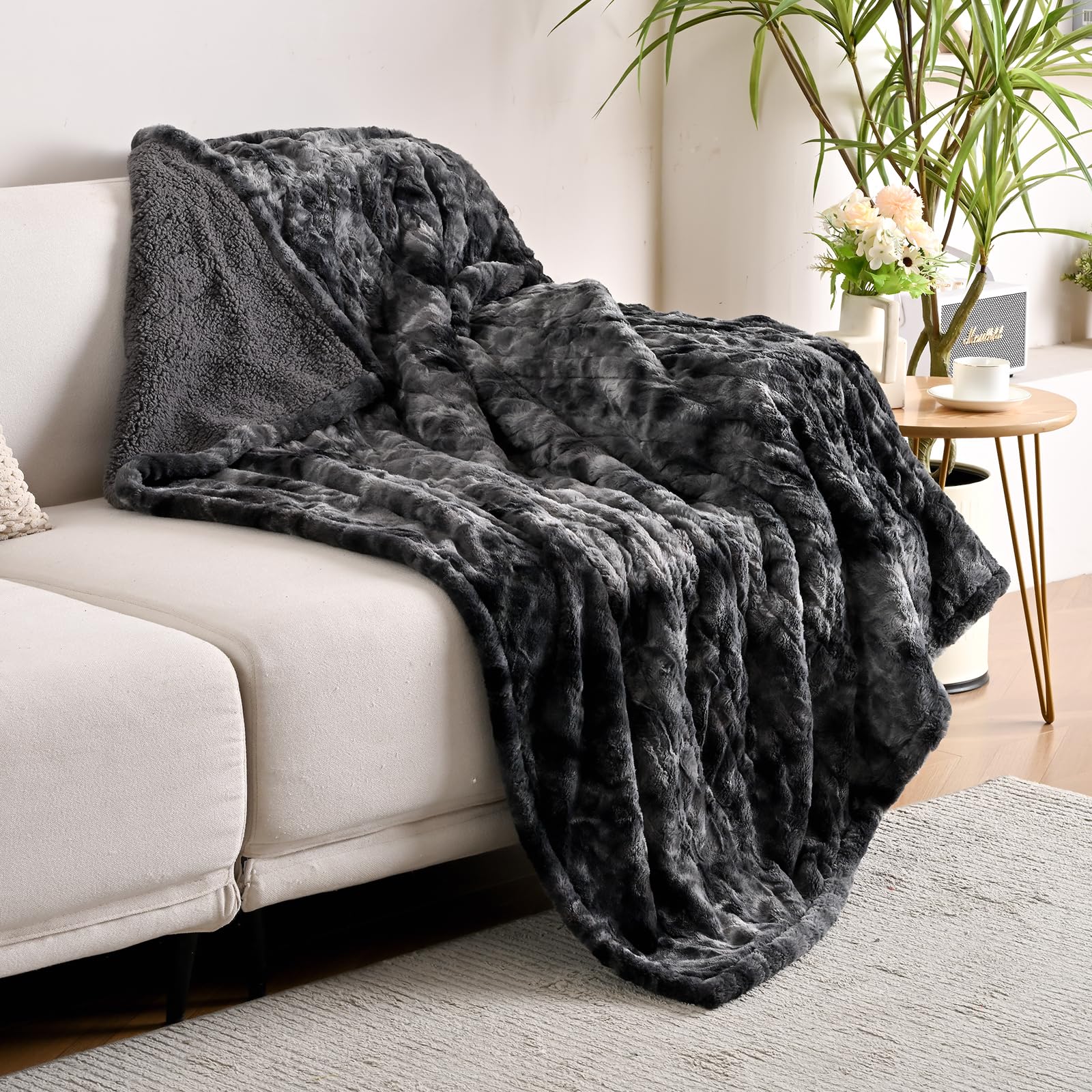 Bearhug Electric Heated Blanket Heating Blanket Throw Size 50' X 60' Warm Blanket Winter Warmer Reversible Faux Fur & Sherpa,