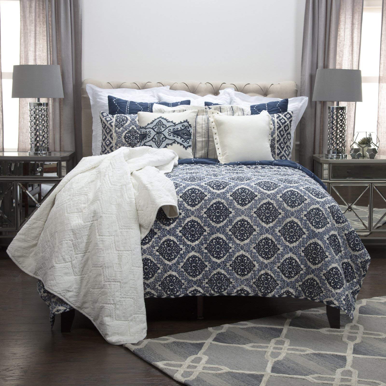 Rizzy Home | BQ4212 | Cotton Quilt | 106"x92" Blue/White/ Medallion