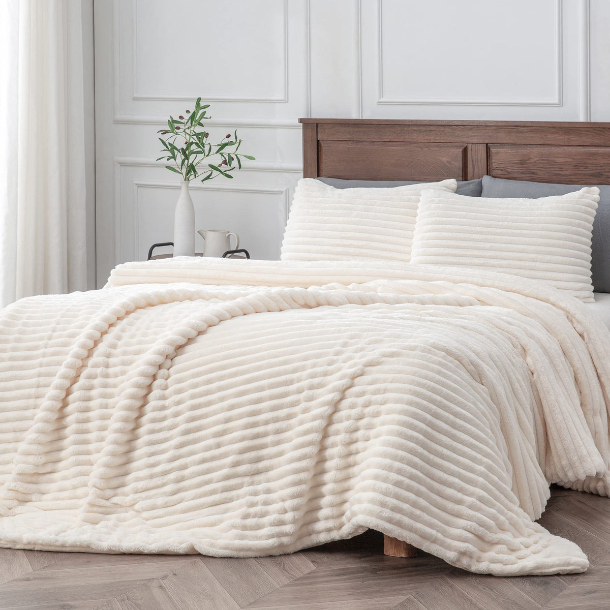 Bedelite Fleece King Comforter Set -Super Soft & Warm Fluffy White Bedding, Luxury Fuzzy Heavy Bed Set For Winter With 2 Pillow