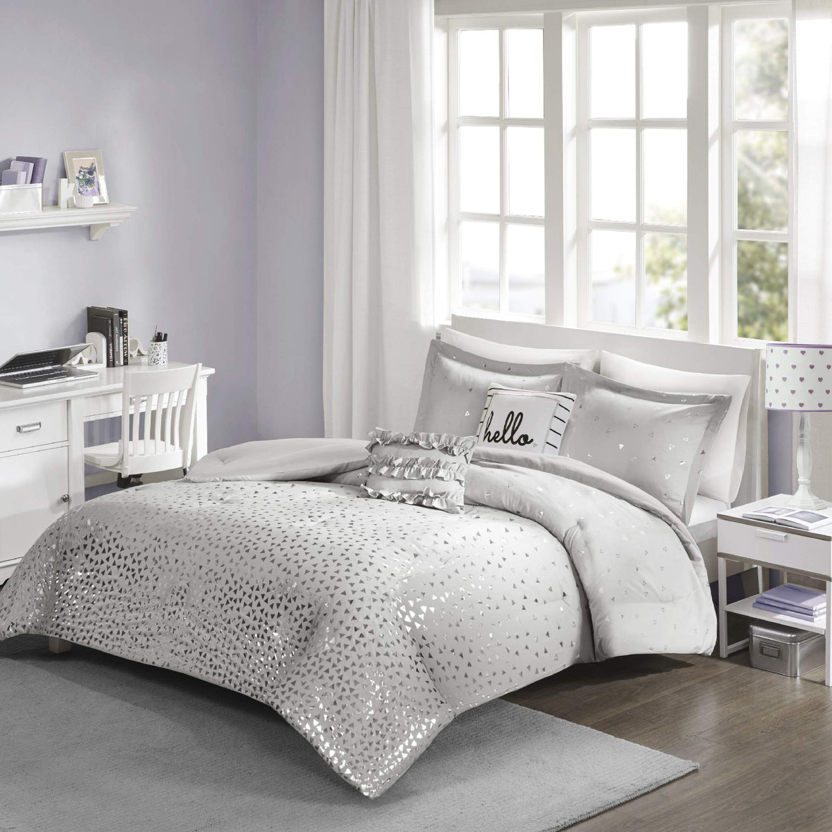 Intelligent Design Zoey Triangle Metallic Print, Cozy Comforter Set All Season Bedding Set, Matching Sham, Decorative Pillow, King/Cal King, Grey/Silver 5 Piece